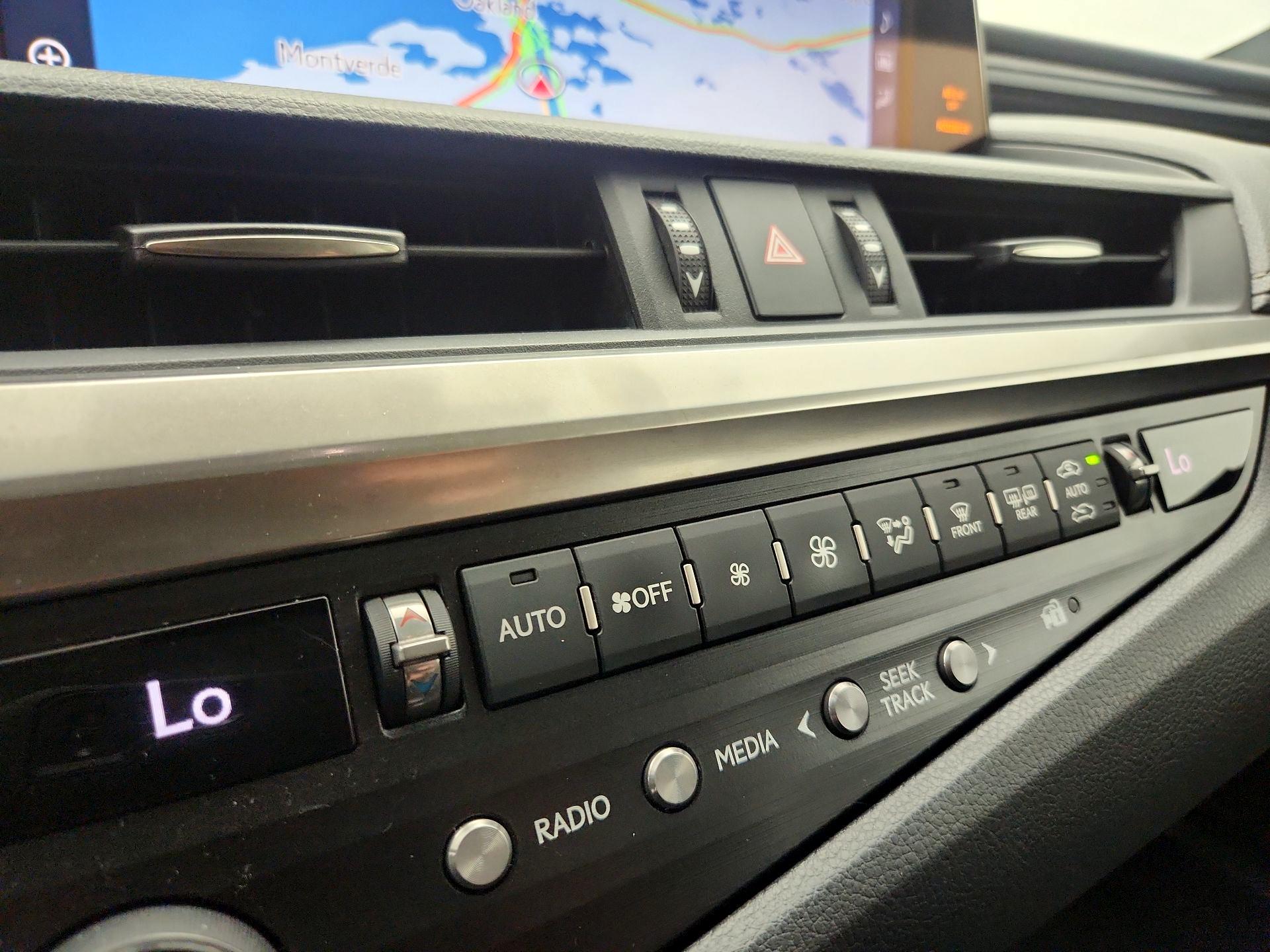 Thumbnail: 2019 Lexus ES - 16