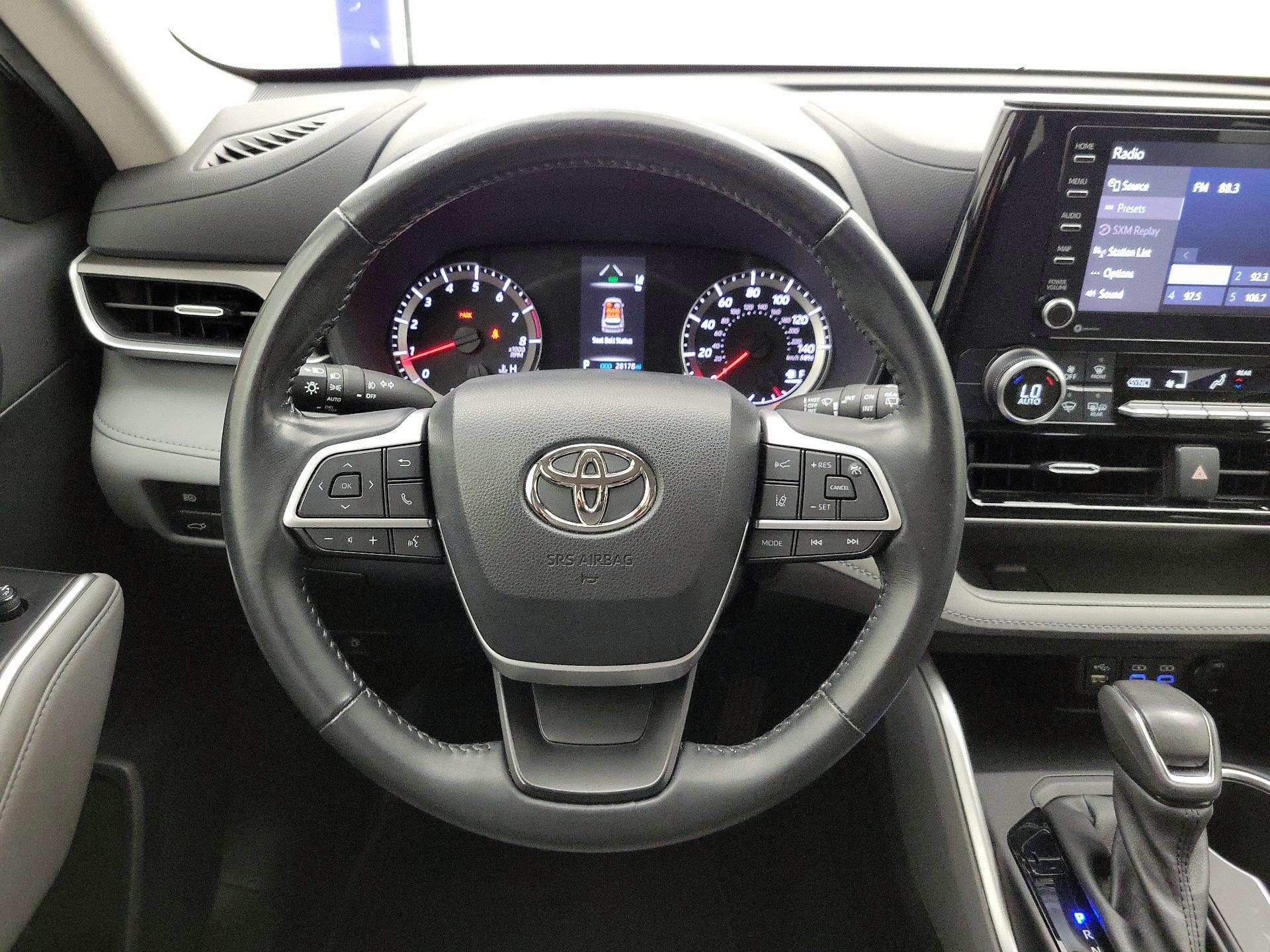 Thumbnail: 2022 Toyota Highlander - 10