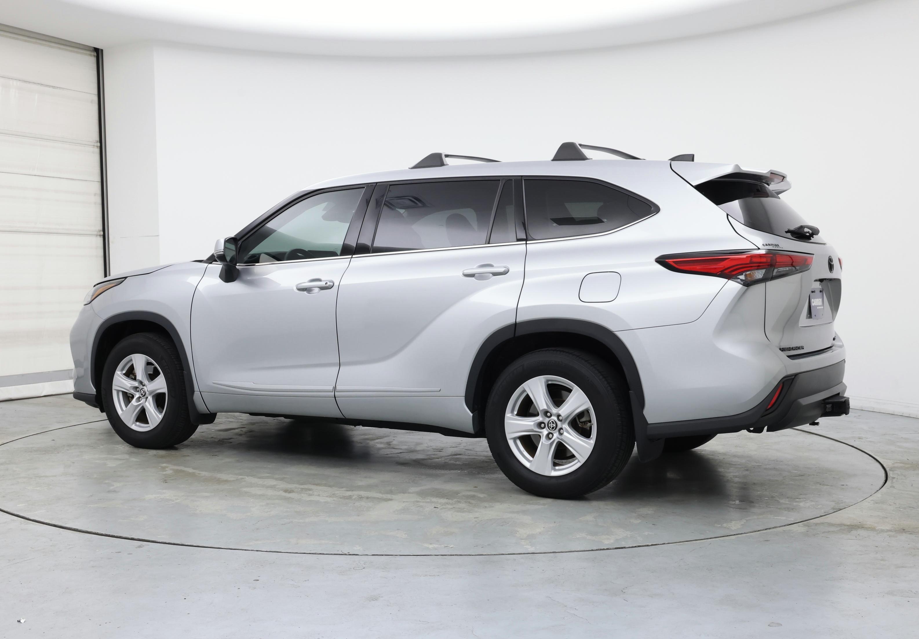 Thumbnail: 2022 Toyota Highlander - 3
