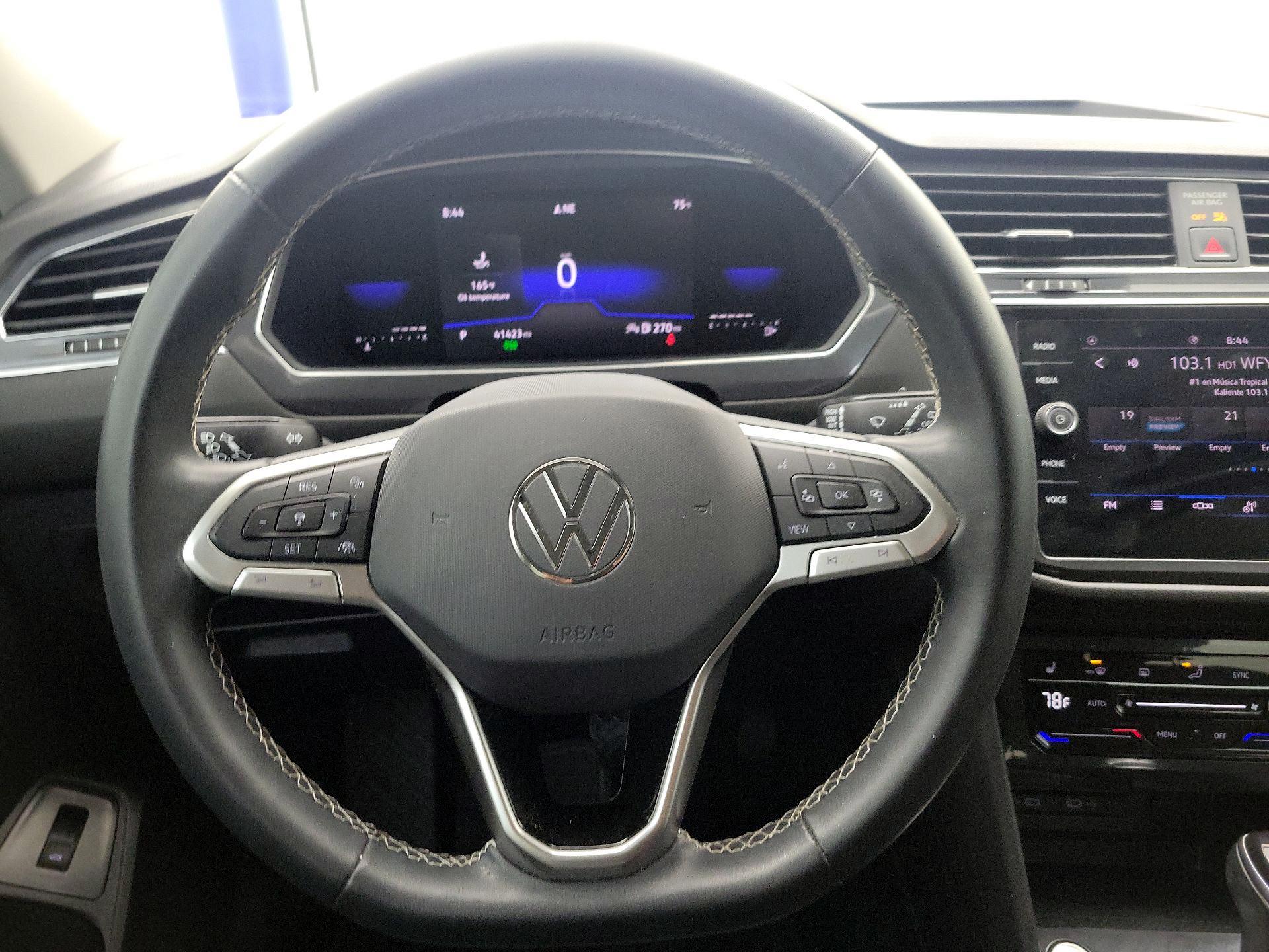 Thumbnail: 2022 Volkswagen Tiguan - 10