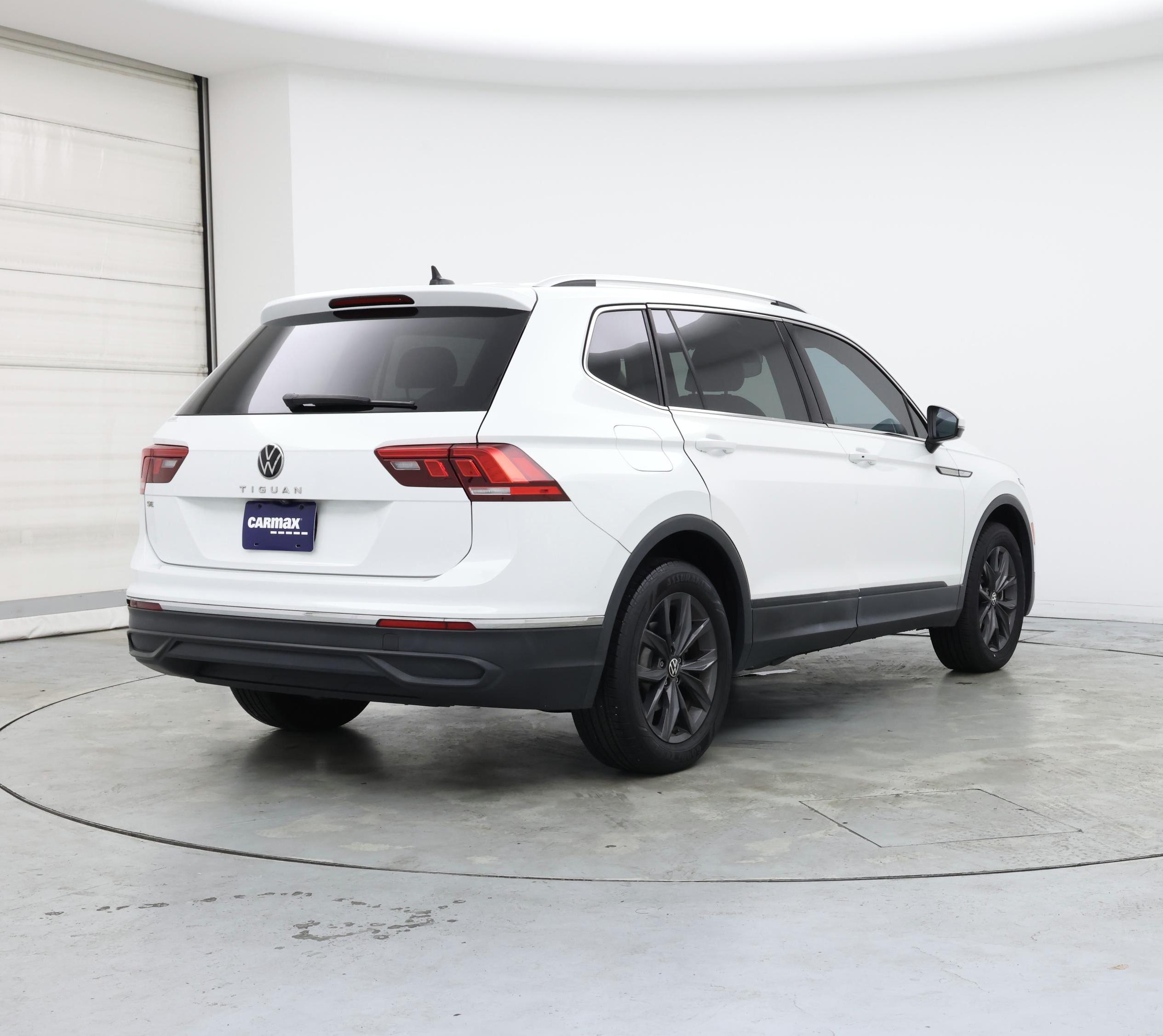 Thumbnail: 2022 Volkswagen Tiguan - 8