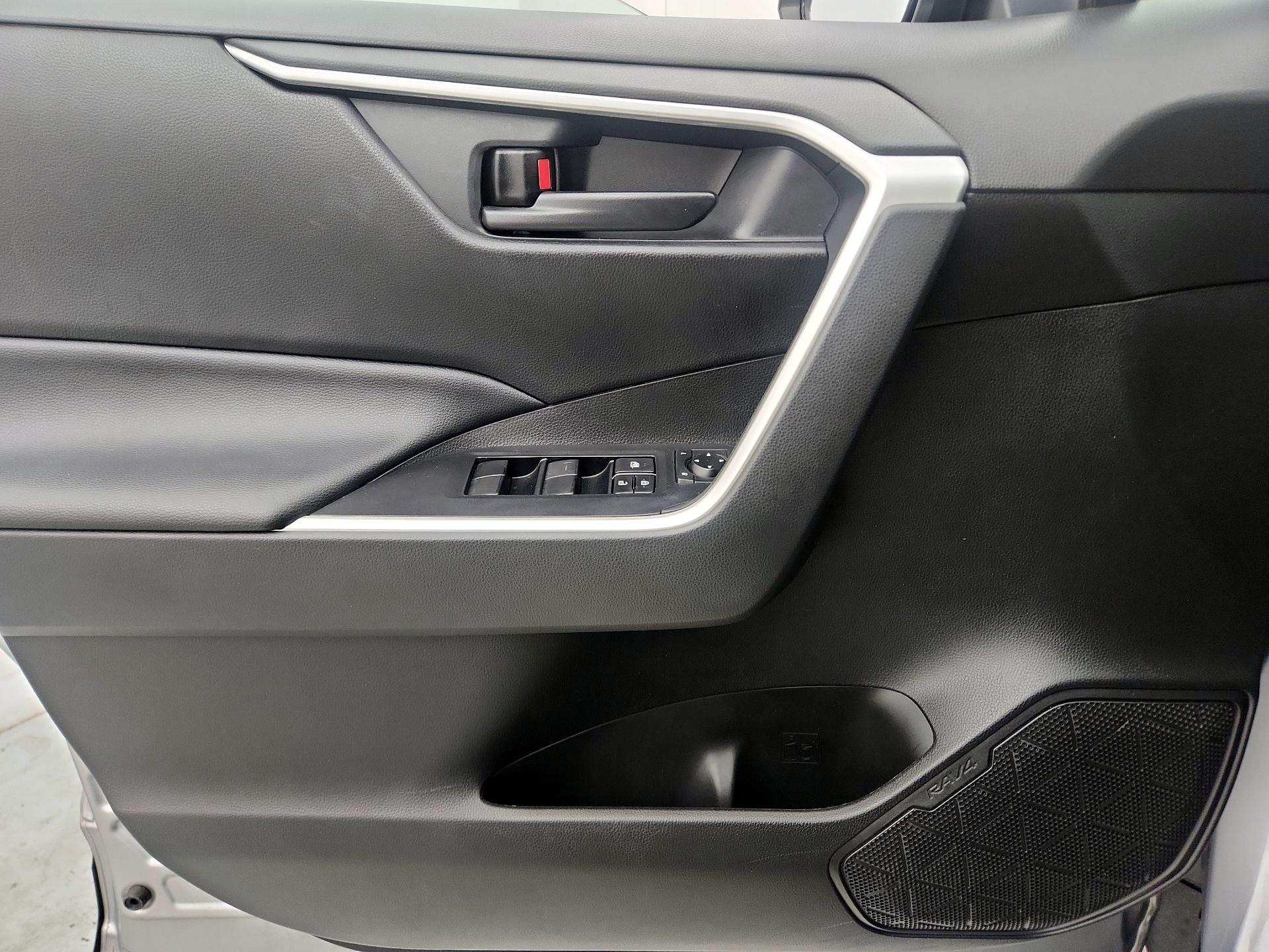 Thumbnail: 2021 Toyota RAV4 - 12
