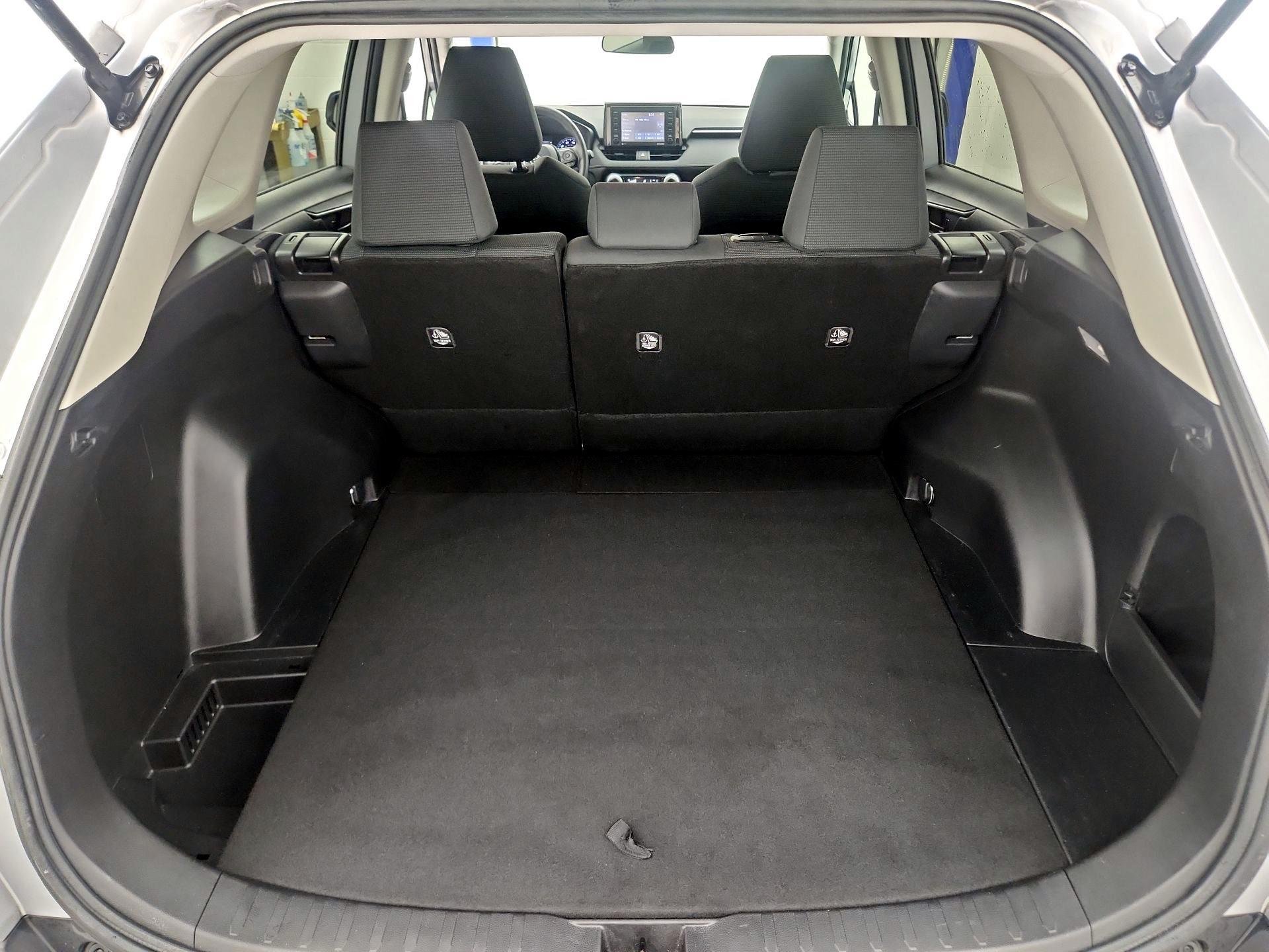 Thumbnail: 2021 Toyota RAV4 - 20