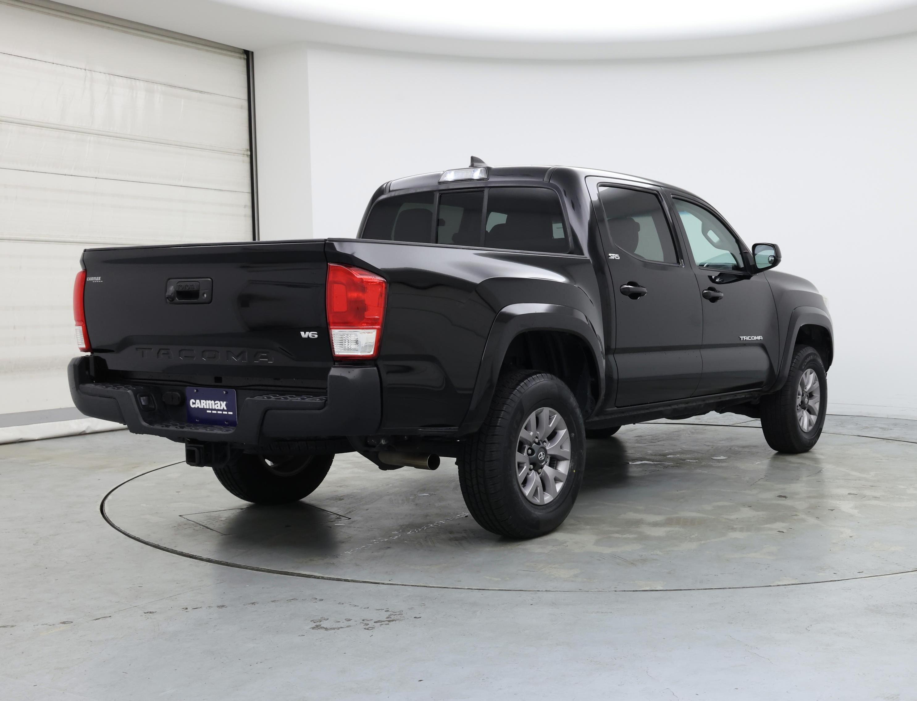 Thumbnail: 2017 Toyota Tacoma - 8