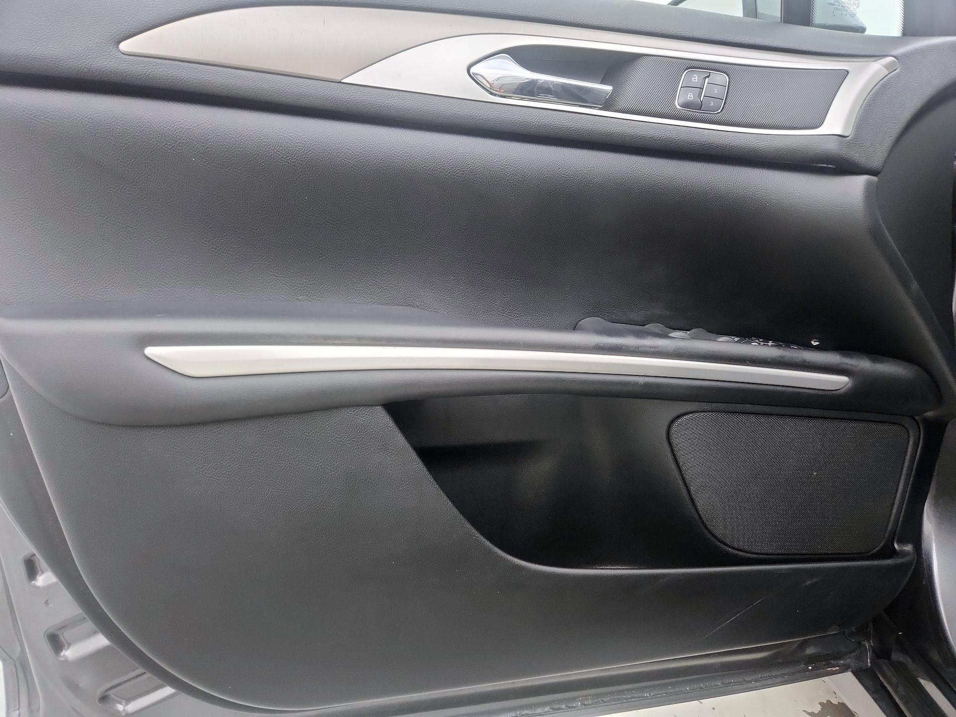 Thumbnail: 2016 Lincoln MKZ - 12