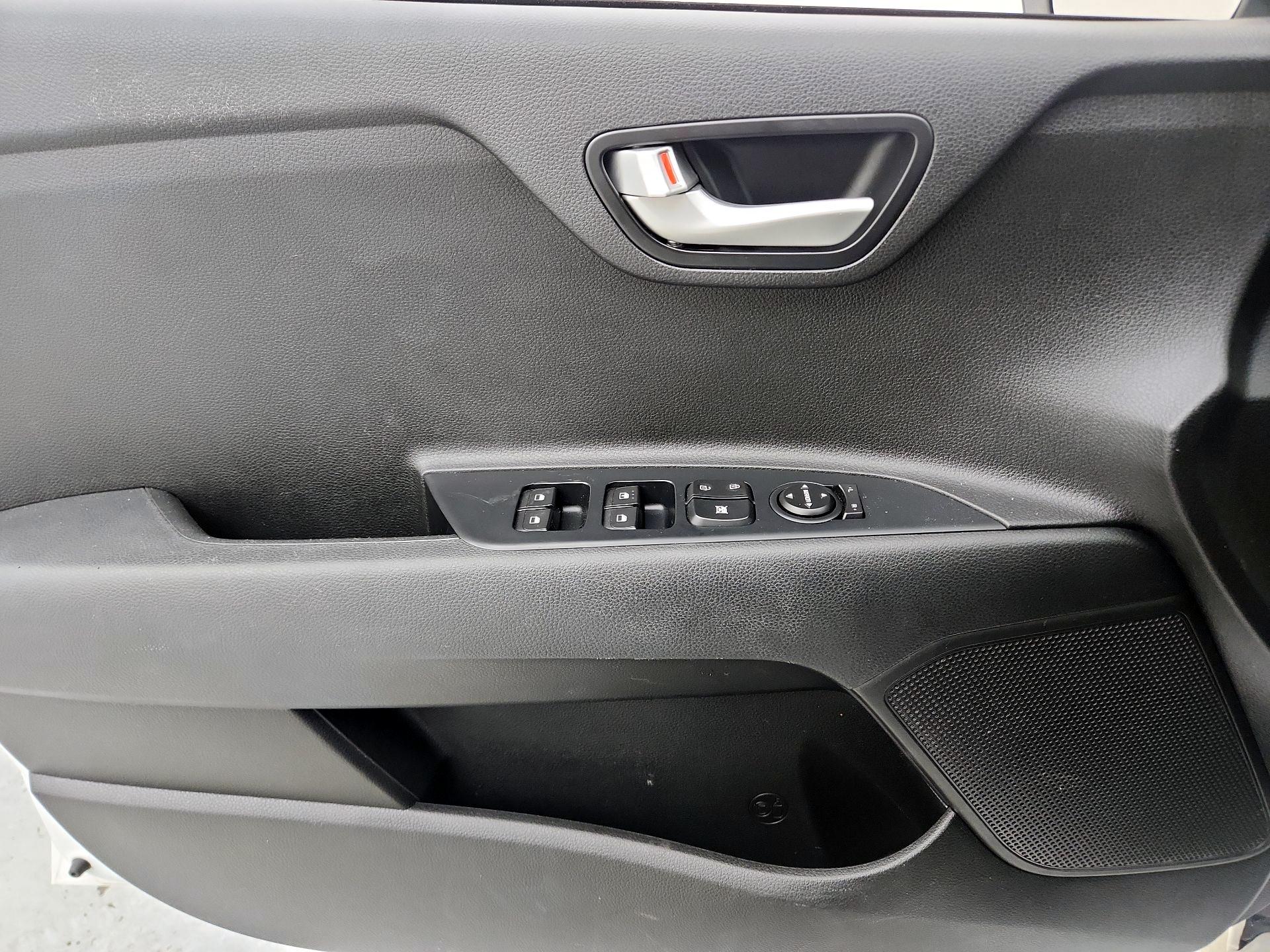 Thumbnail: 2018 Kia Rio - 12