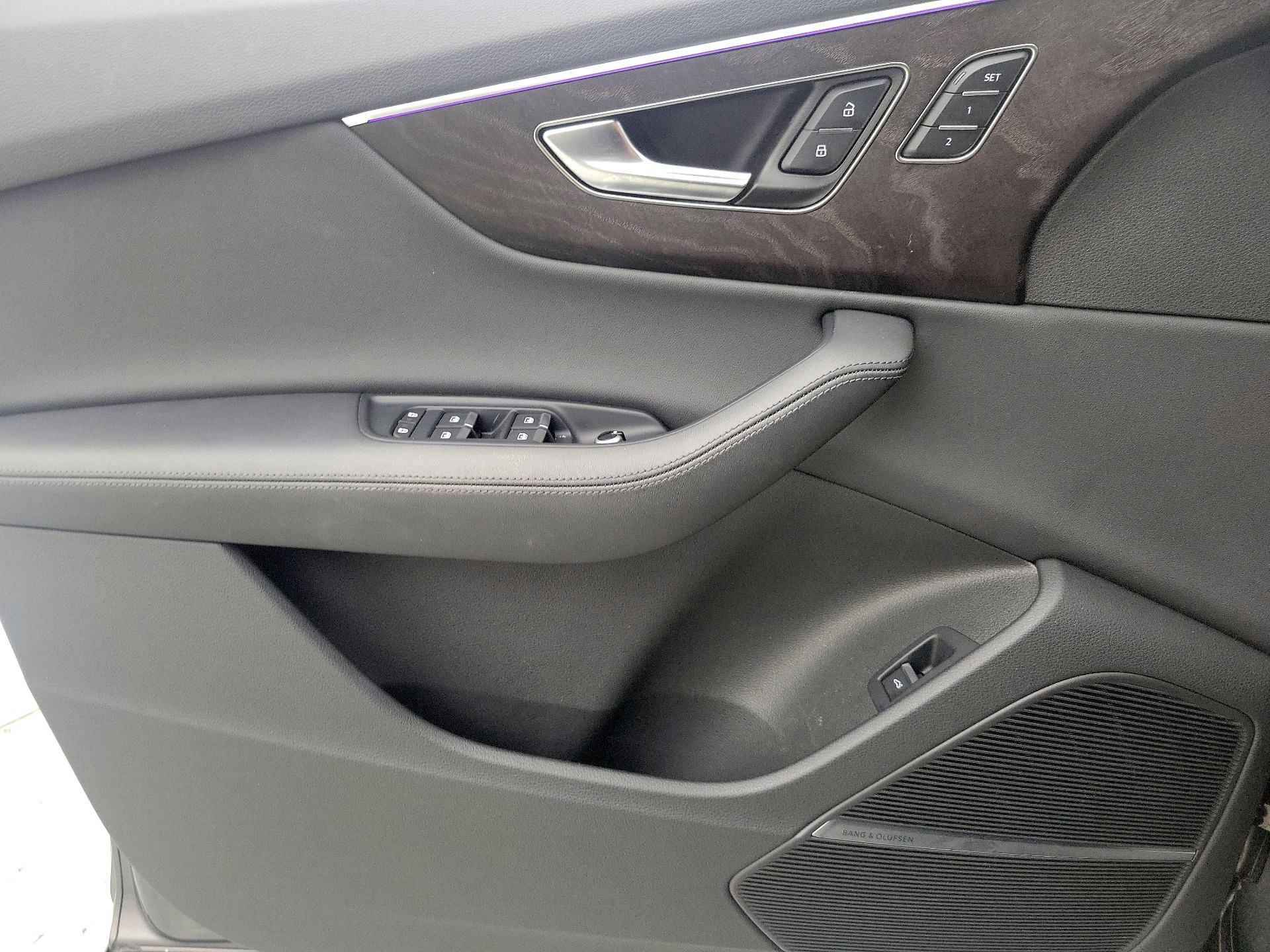 Thumbnail: 2023 Audi Q7 - 12