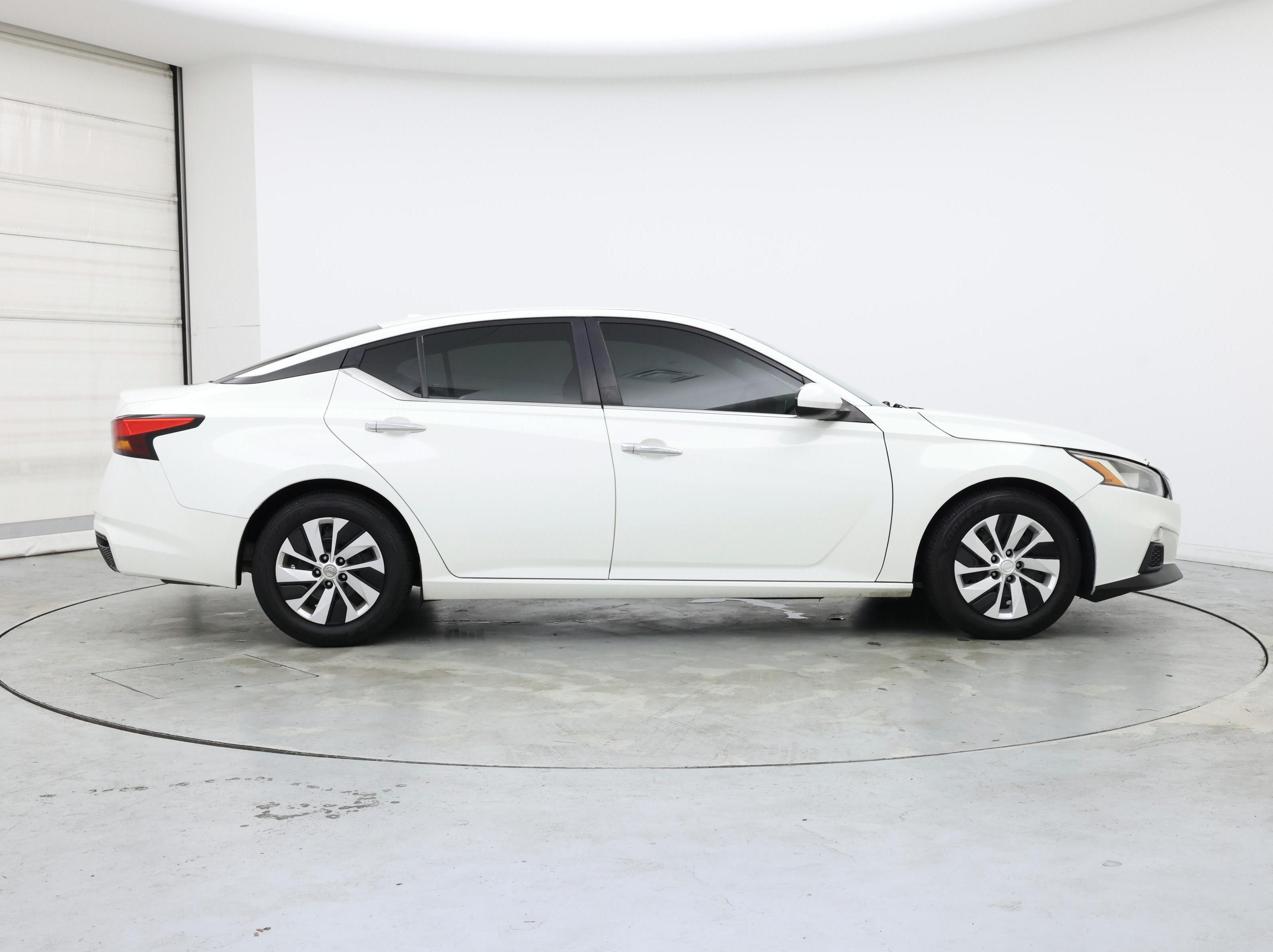 Thumbnail: 2020 Nissan Altima - 7