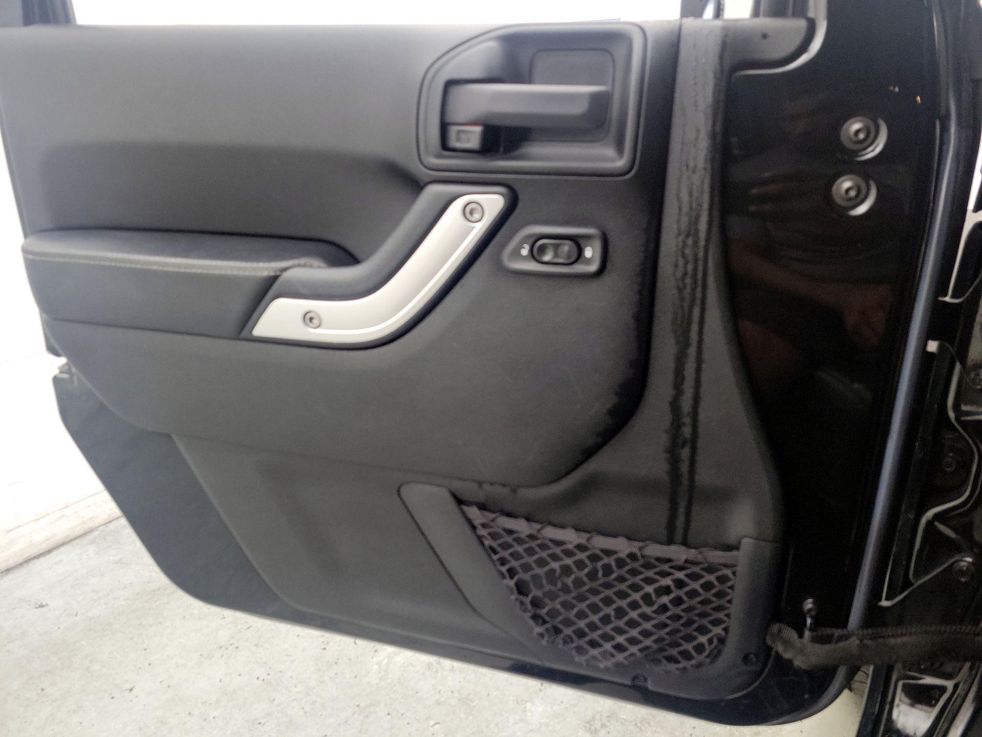 Thumbnail: 2016 Jeep Wrangler - 12