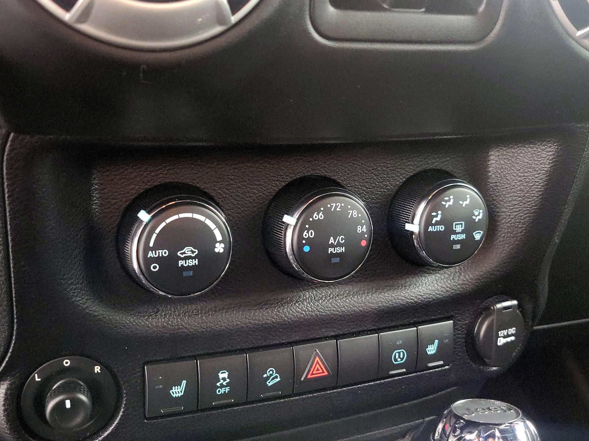 Thumbnail: 2016 Jeep Wrangler - 16