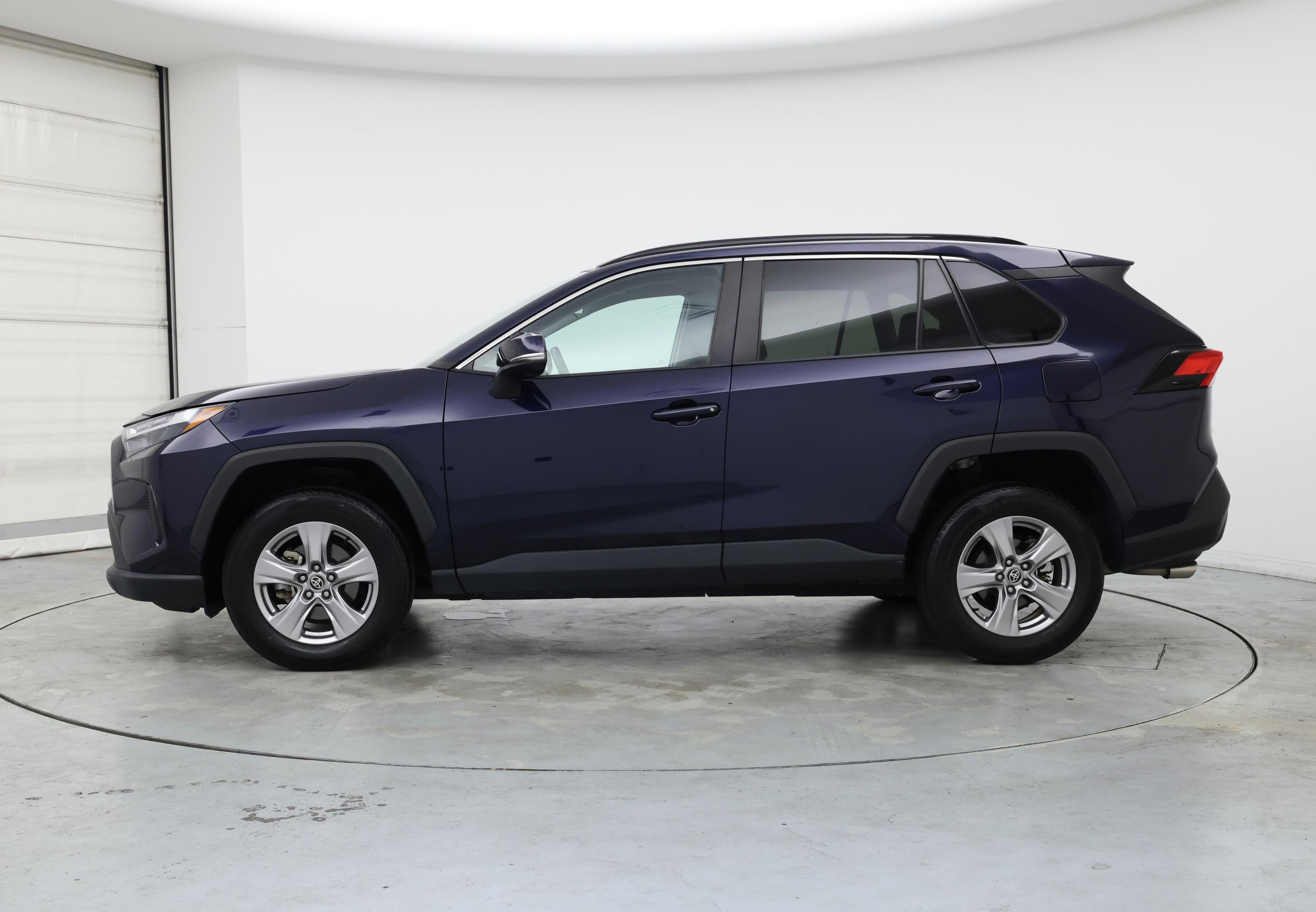 Thumbnail: 2022 Toyota RAV4 - 3