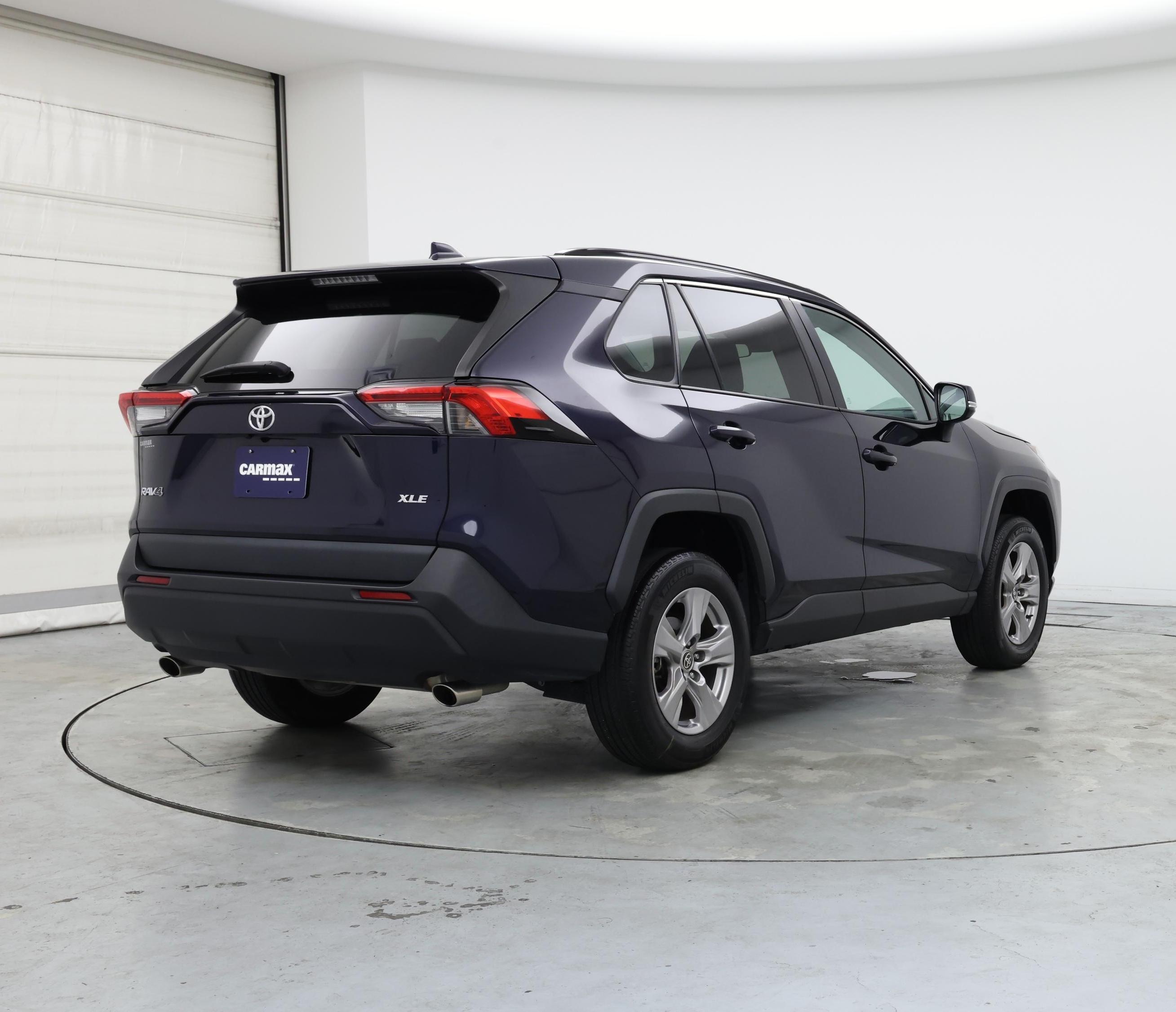 Thumbnail: 2022 Toyota RAV4 - 8