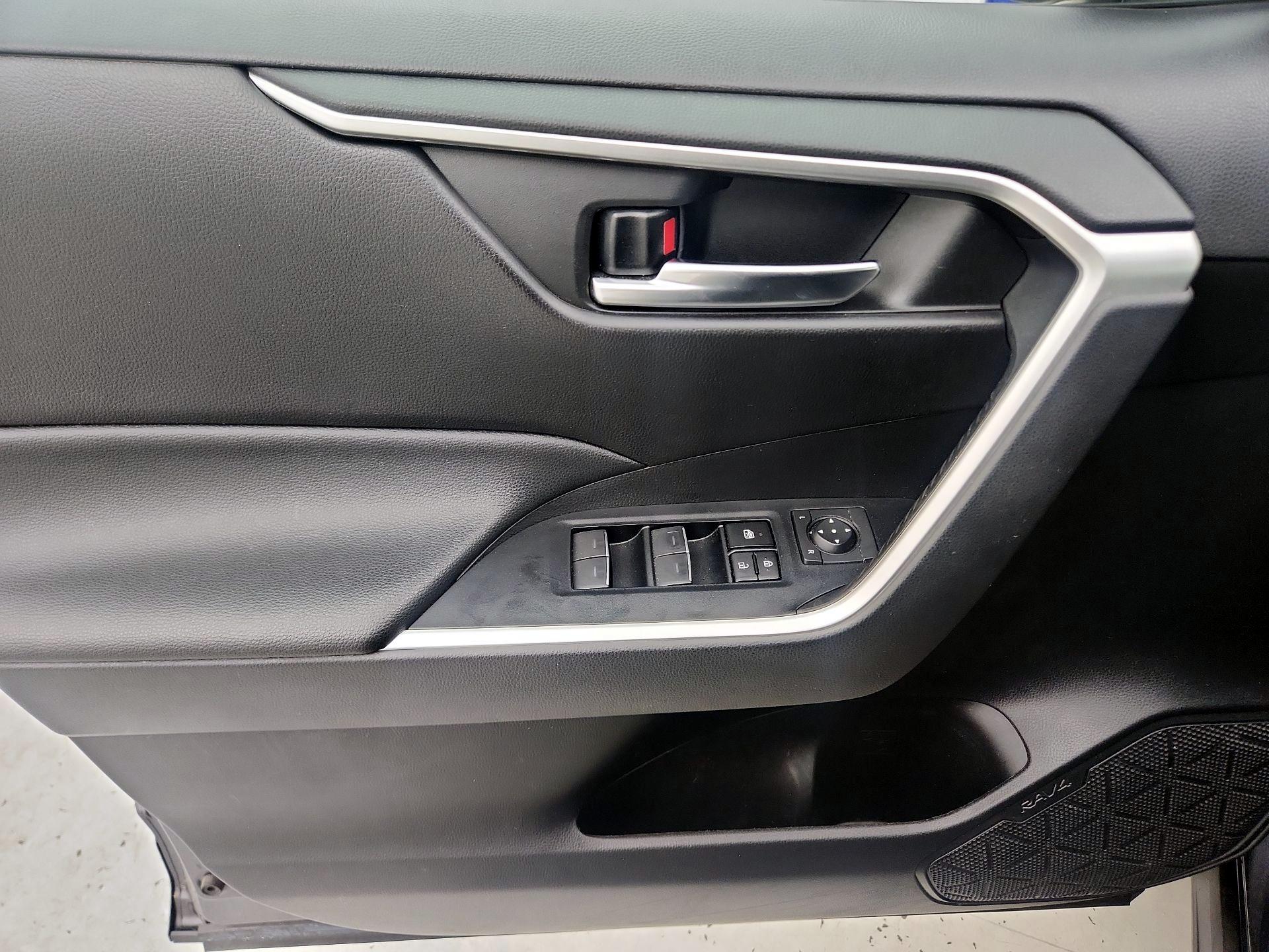 Thumbnail: 2022 Toyota RAV4 - 12