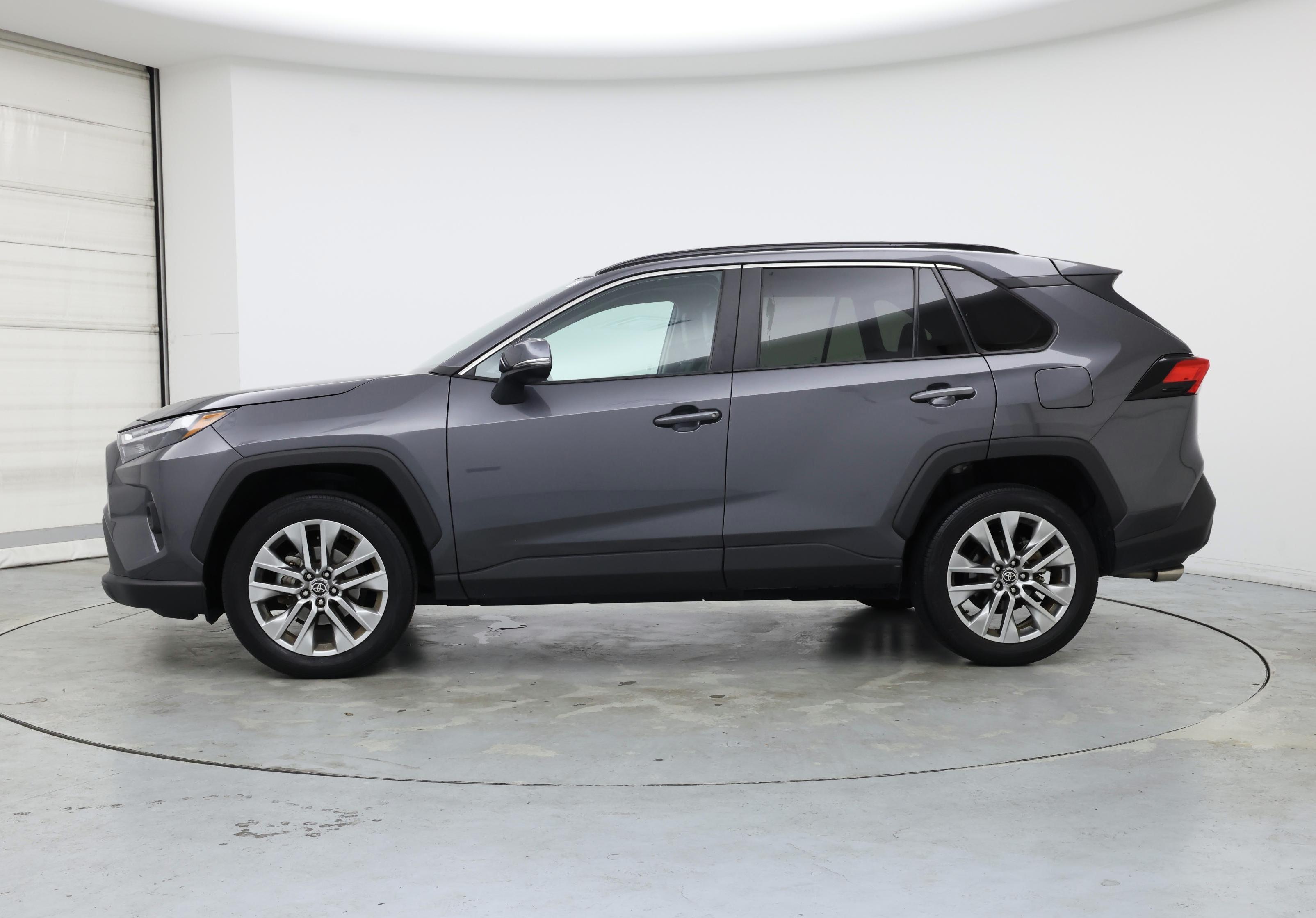Thumbnail: 2022 Toyota RAV4 - 3