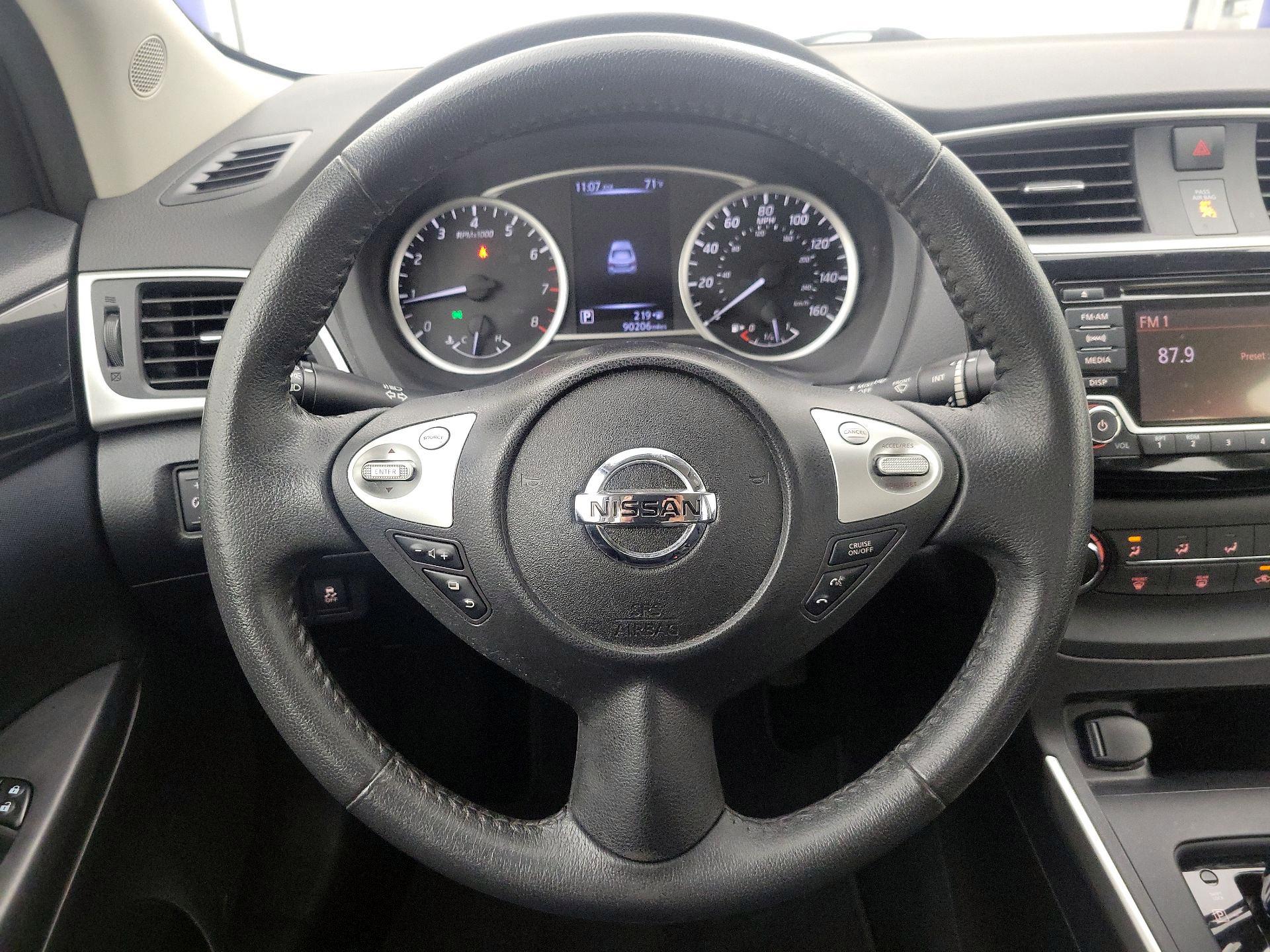 Thumbnail: 2016 Nissan Sentra - 10