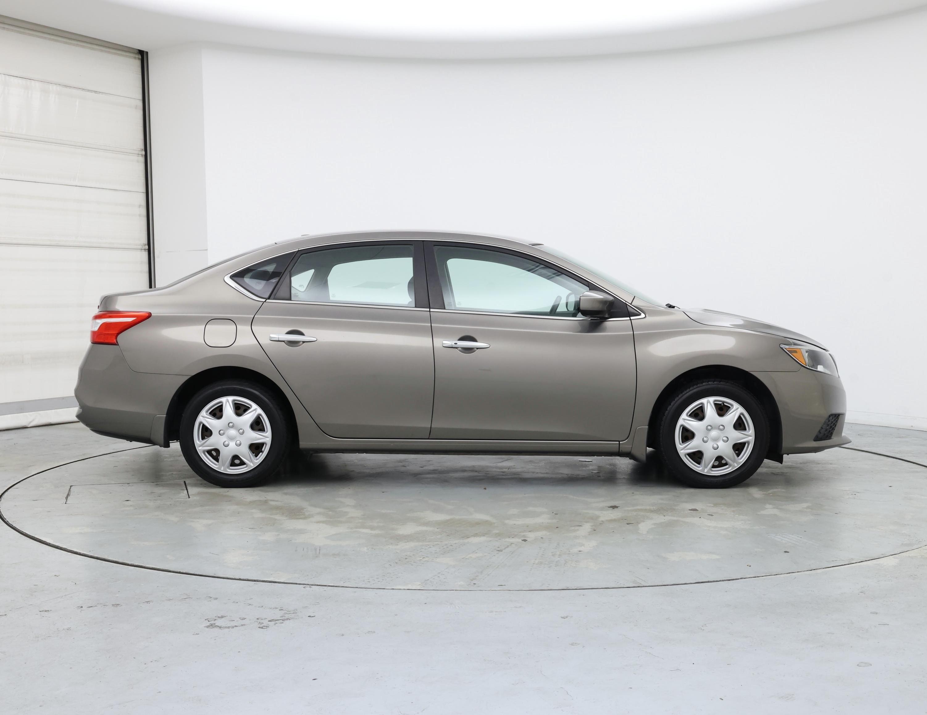 Thumbnail: 2016 Nissan Sentra - 7