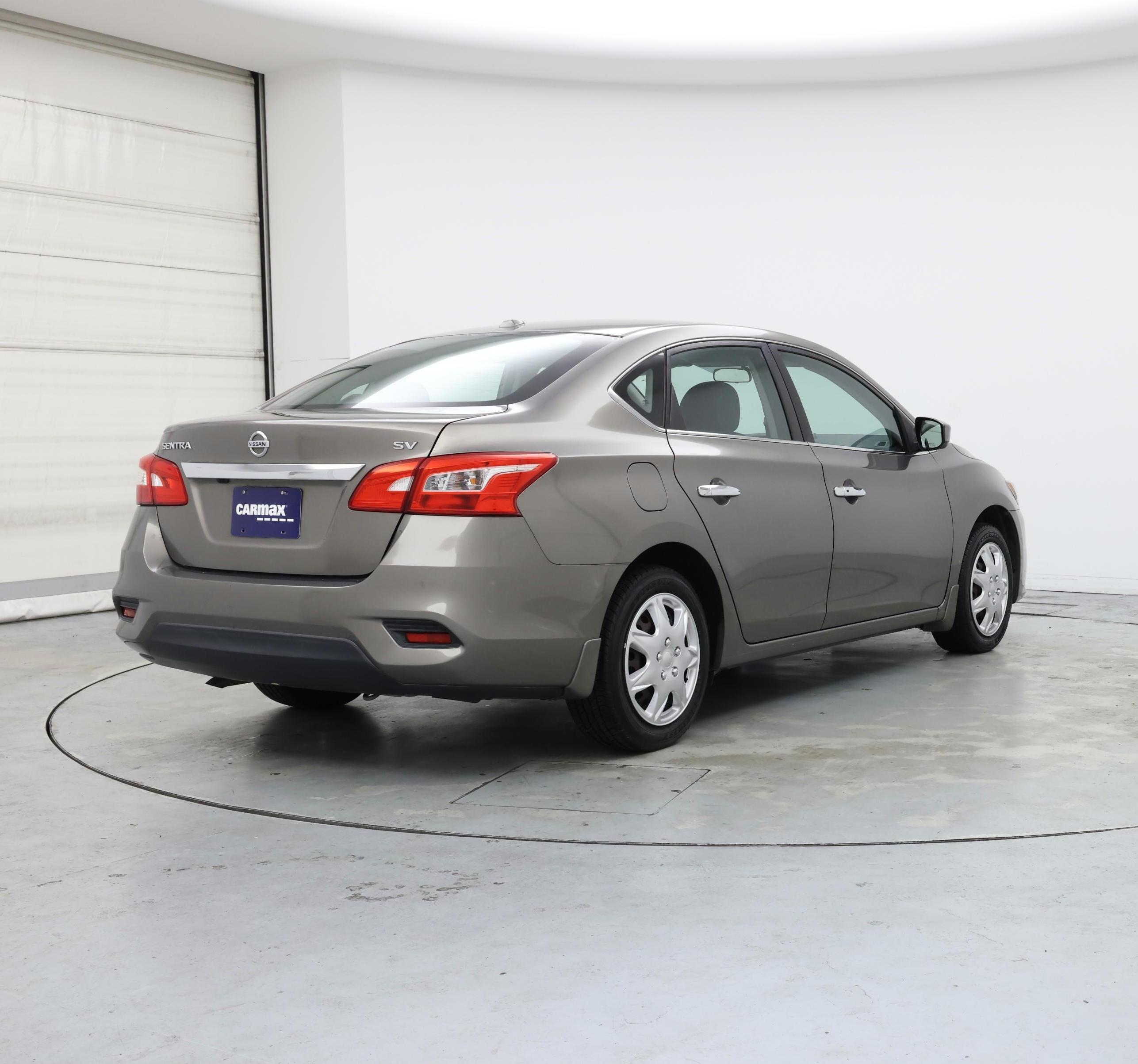 Thumbnail: 2016 Nissan Sentra - 8