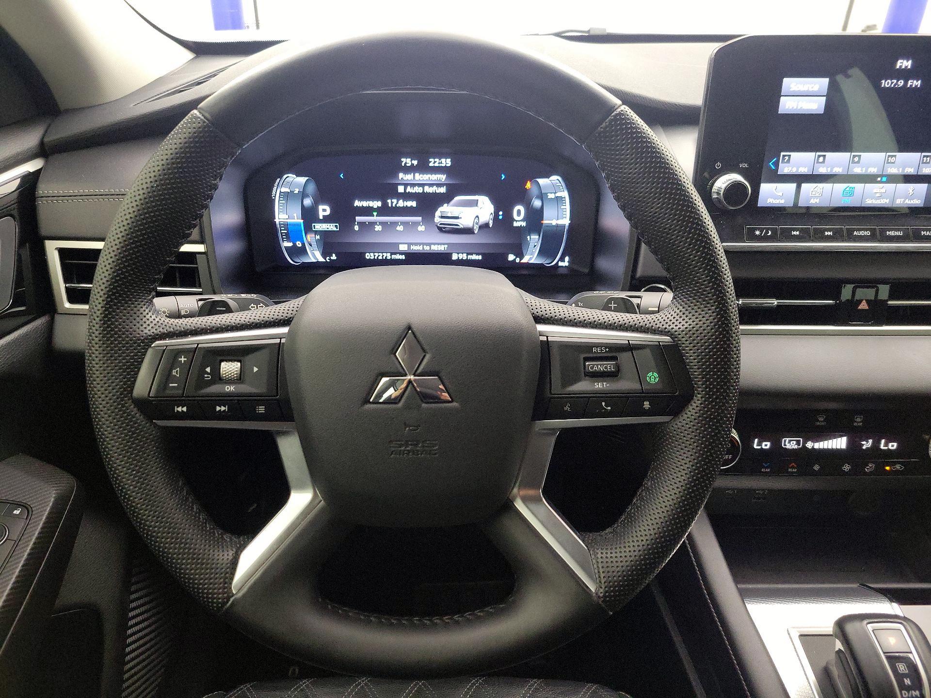 Thumbnail: 2023 Mitsubishi Outlander - 10
