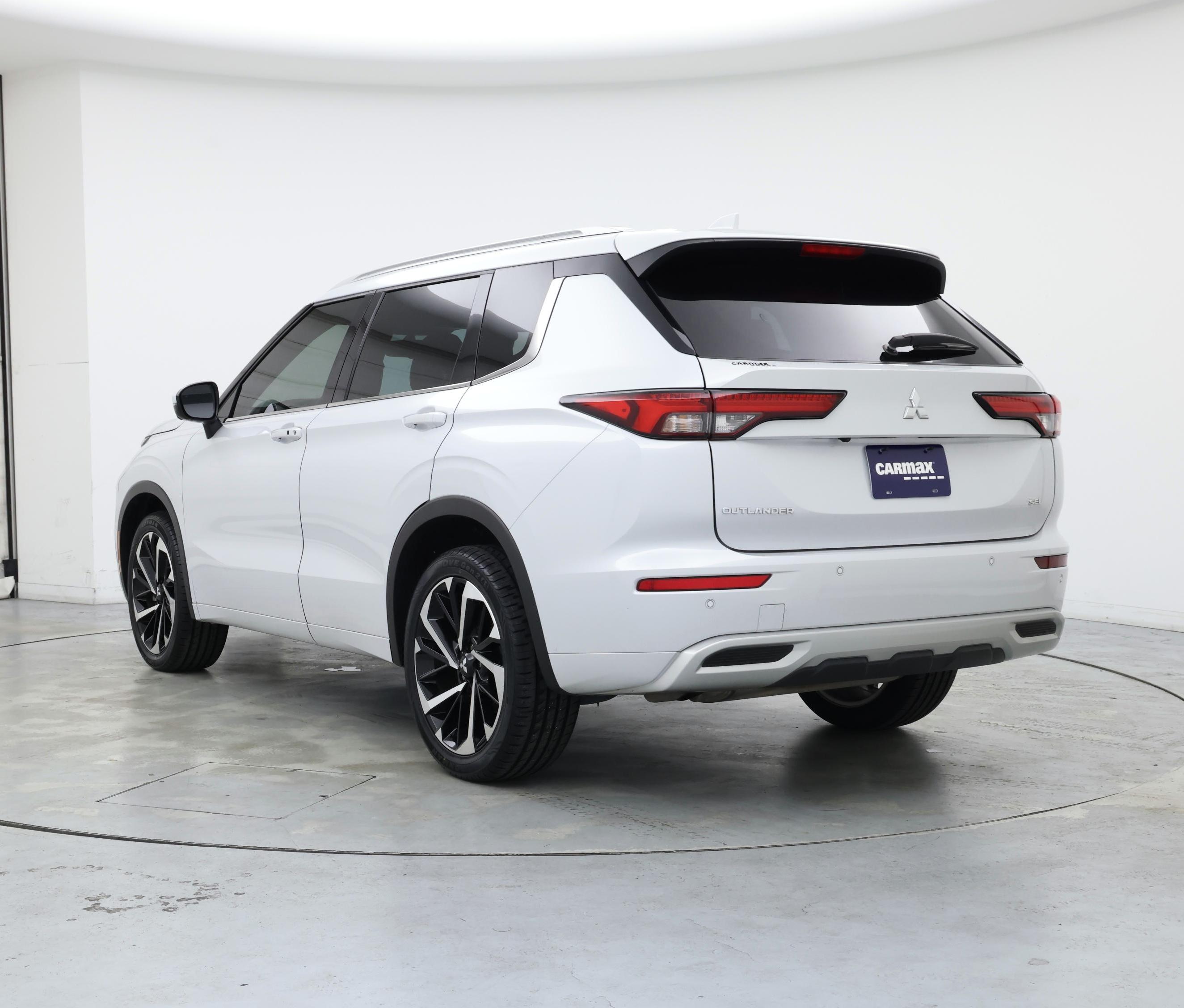Thumbnail: 2023 Mitsubishi Outlander - 2