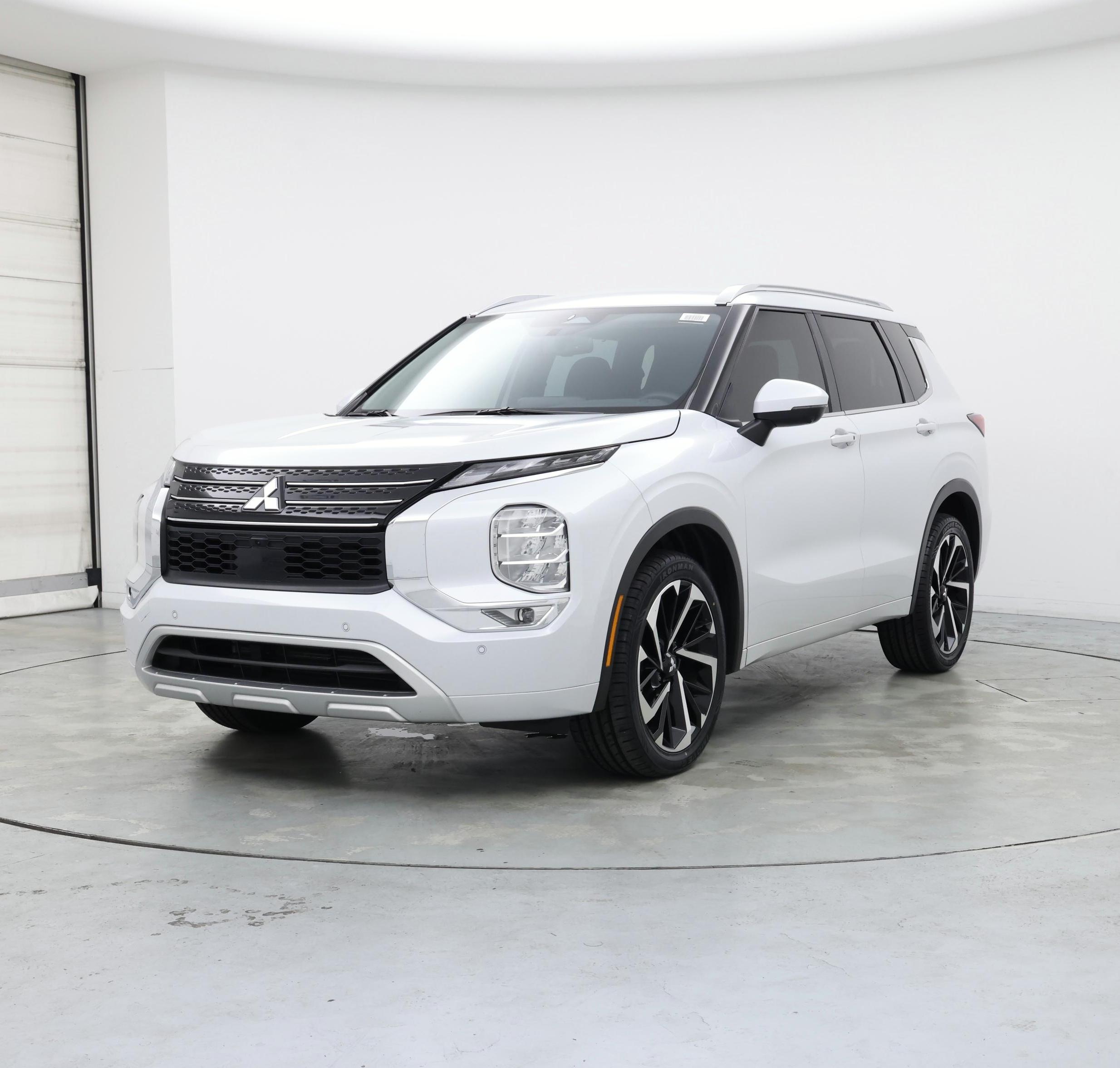Thumbnail: 2023 Mitsubishi Outlander - 4