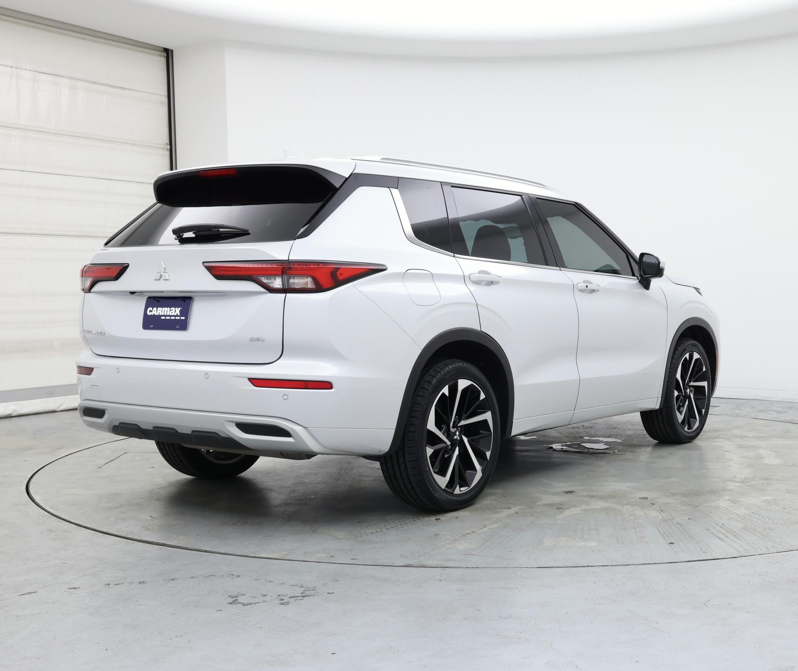 Thumbnail: 2023 Mitsubishi Outlander - 8