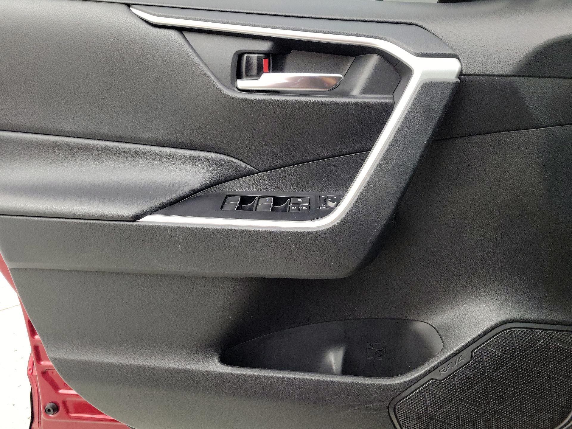 Thumbnail: 2021 Toyota RAV4 - 12