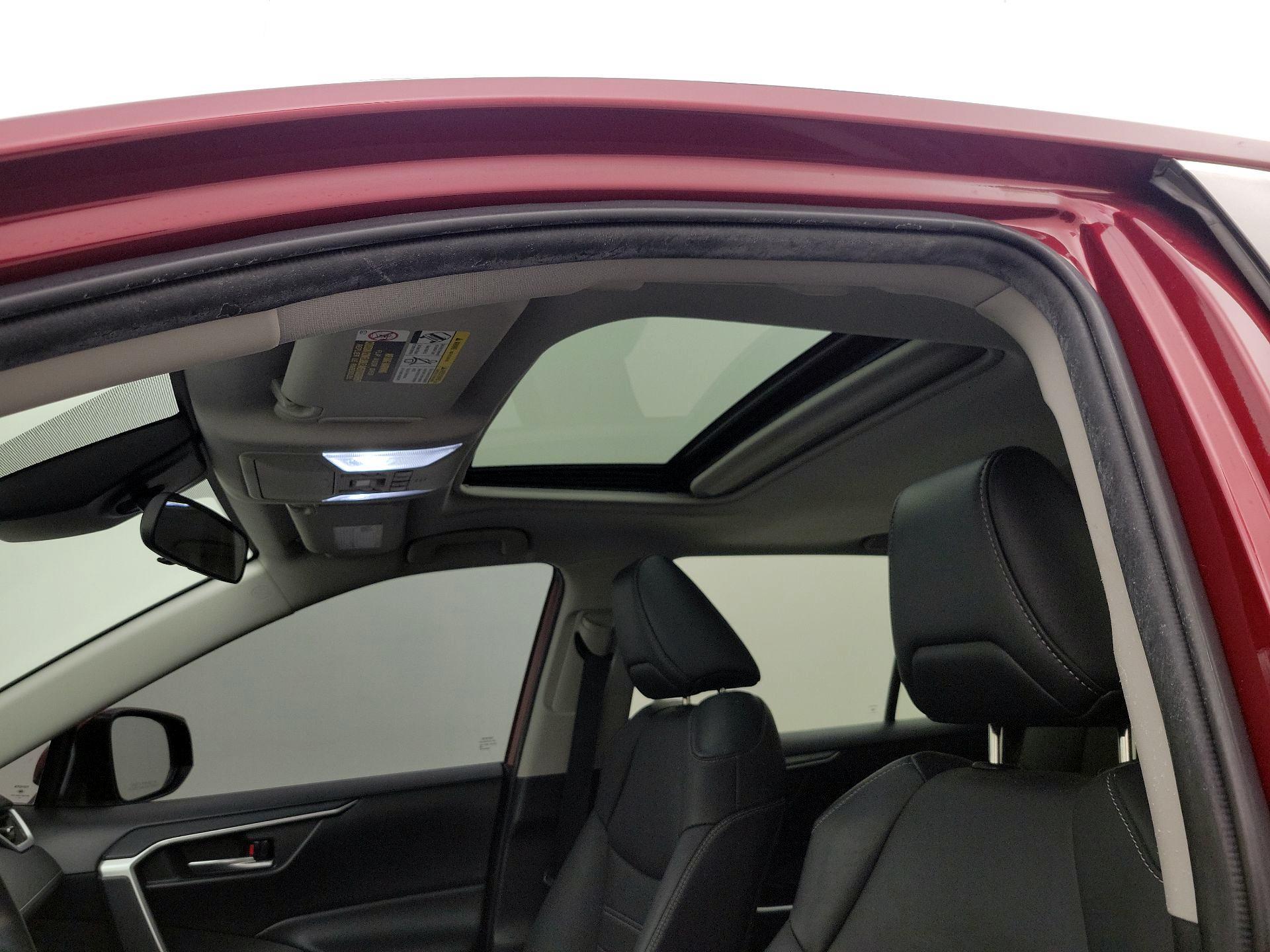 Thumbnail: 2021 Toyota RAV4 - 18