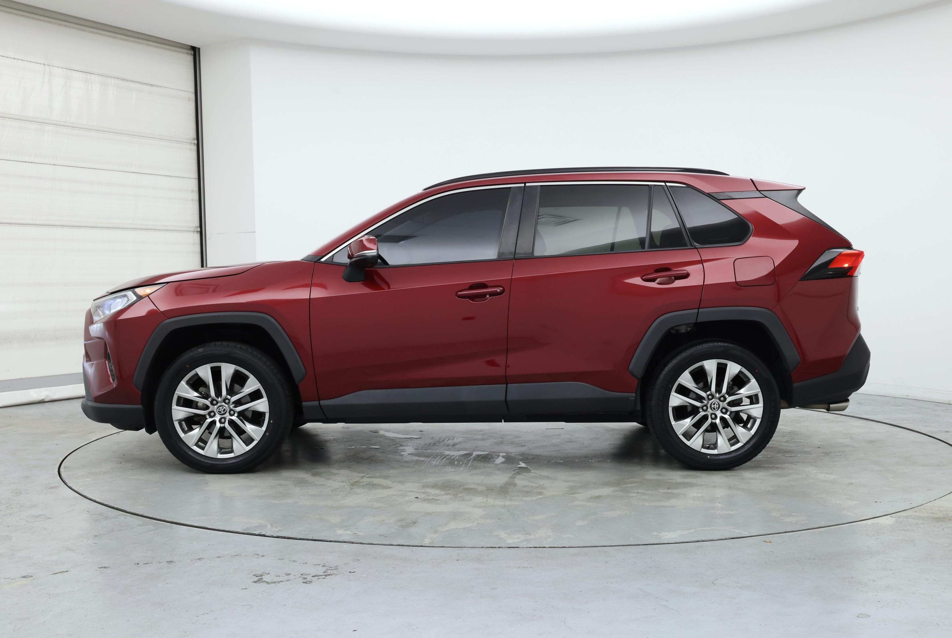 Thumbnail: 2021 Toyota RAV4 - 3