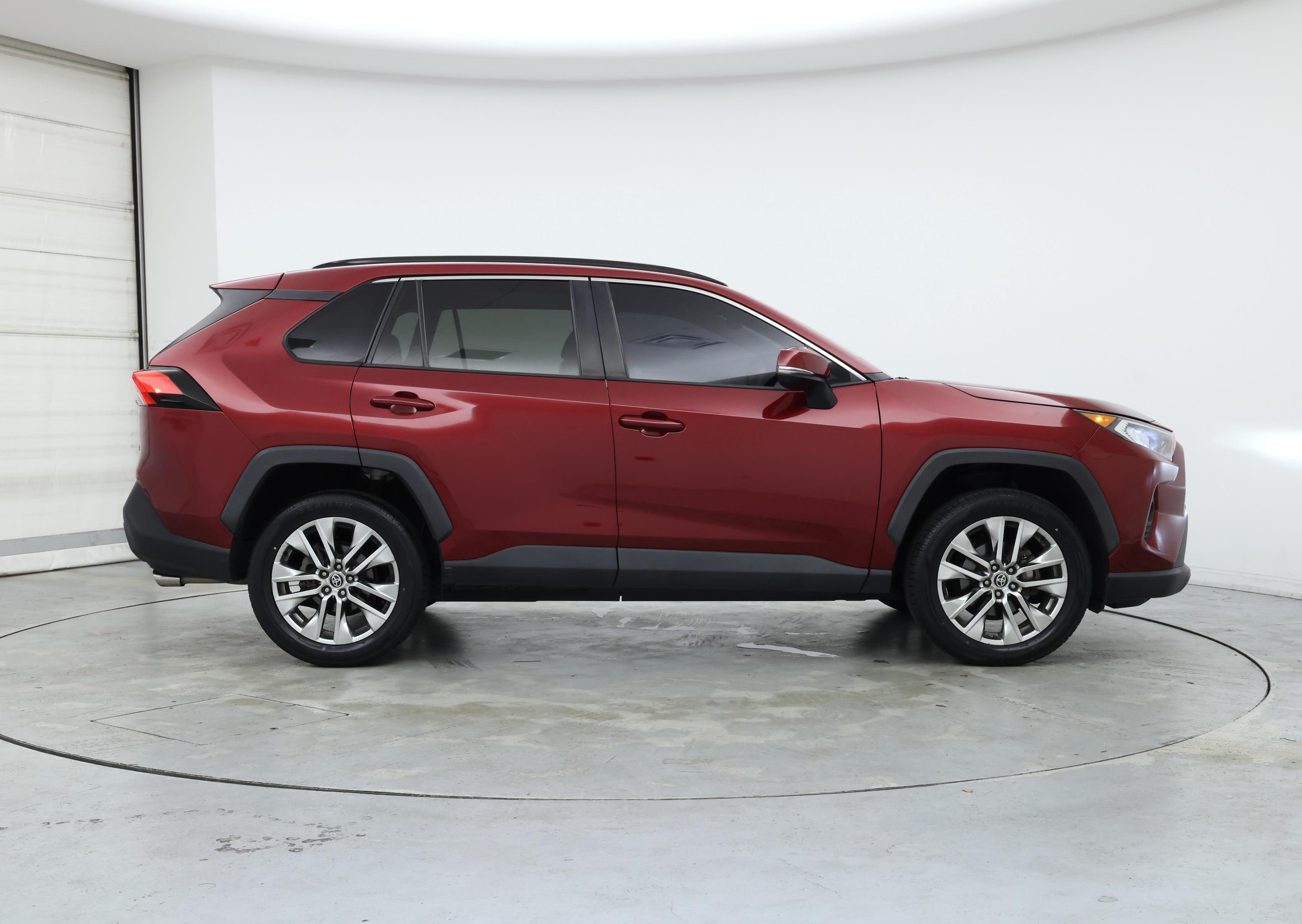 Thumbnail: 2021 Toyota RAV4 - 7