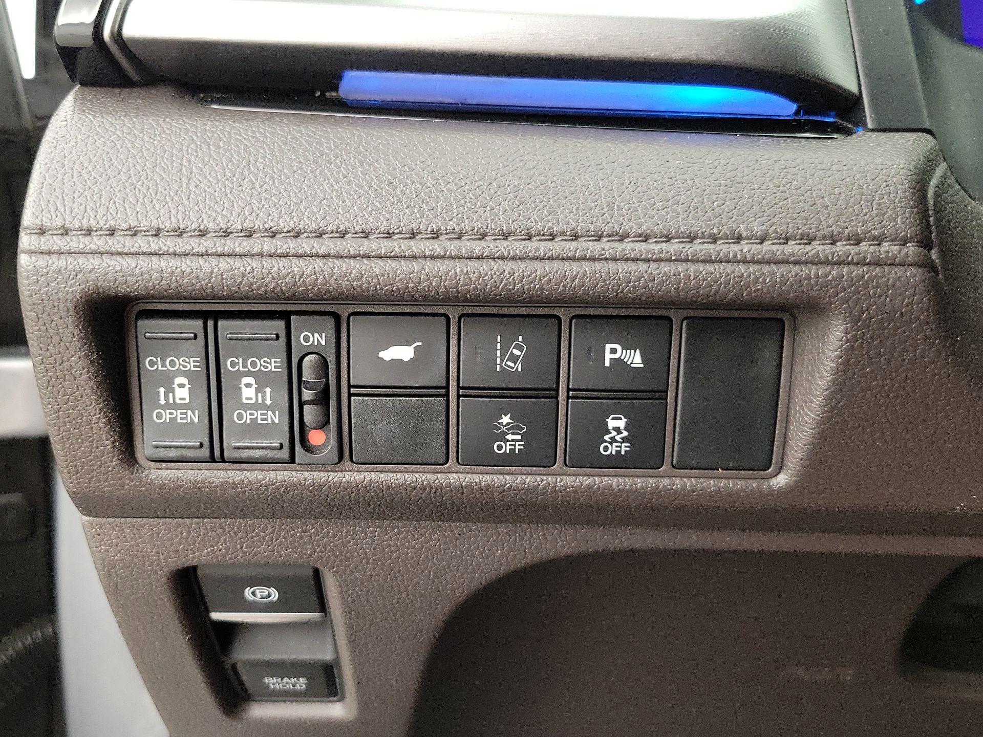 Thumbnail: 2019 Honda Odyssey - 13