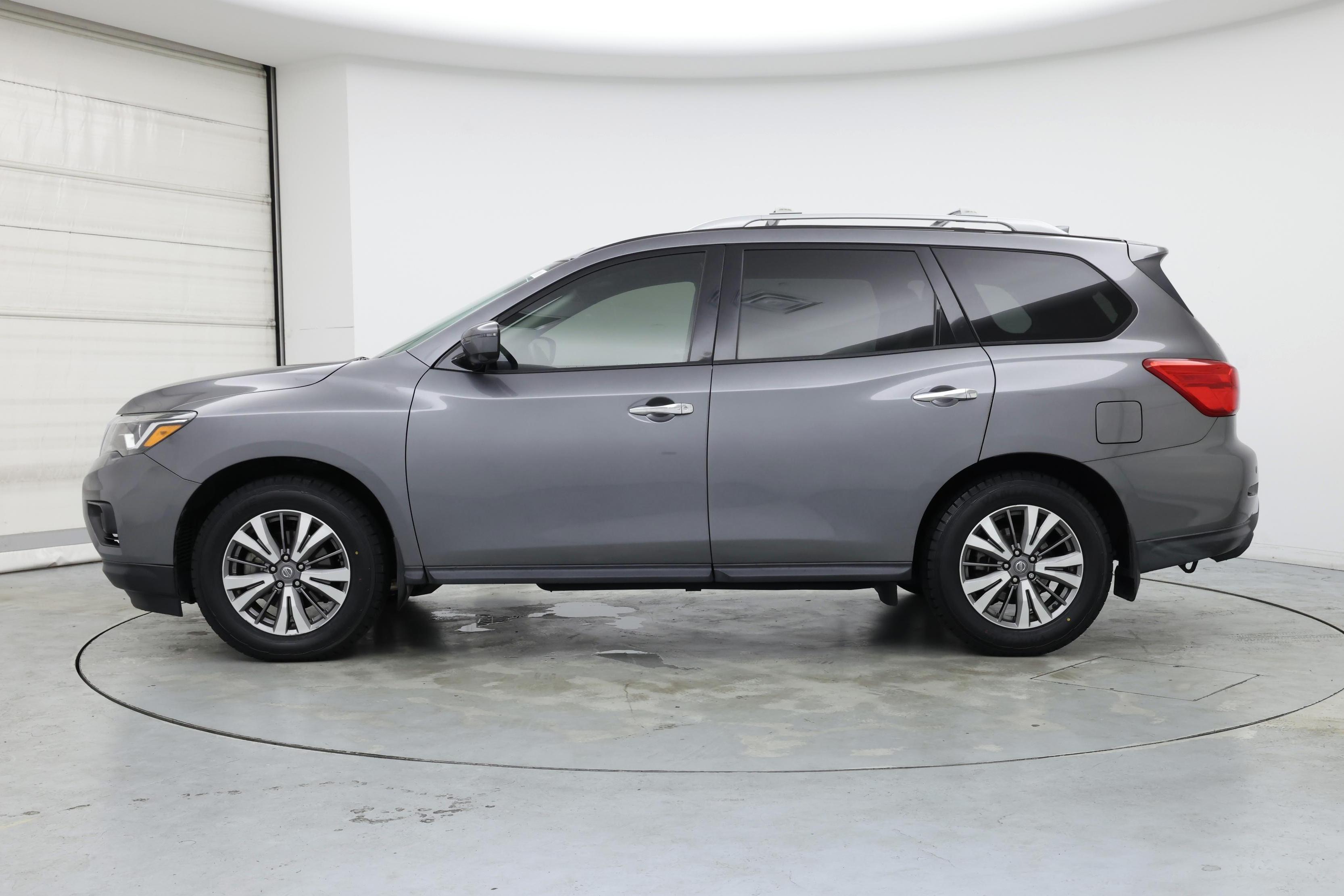 Thumbnail: 2019 Nissan Pathfinder - 3