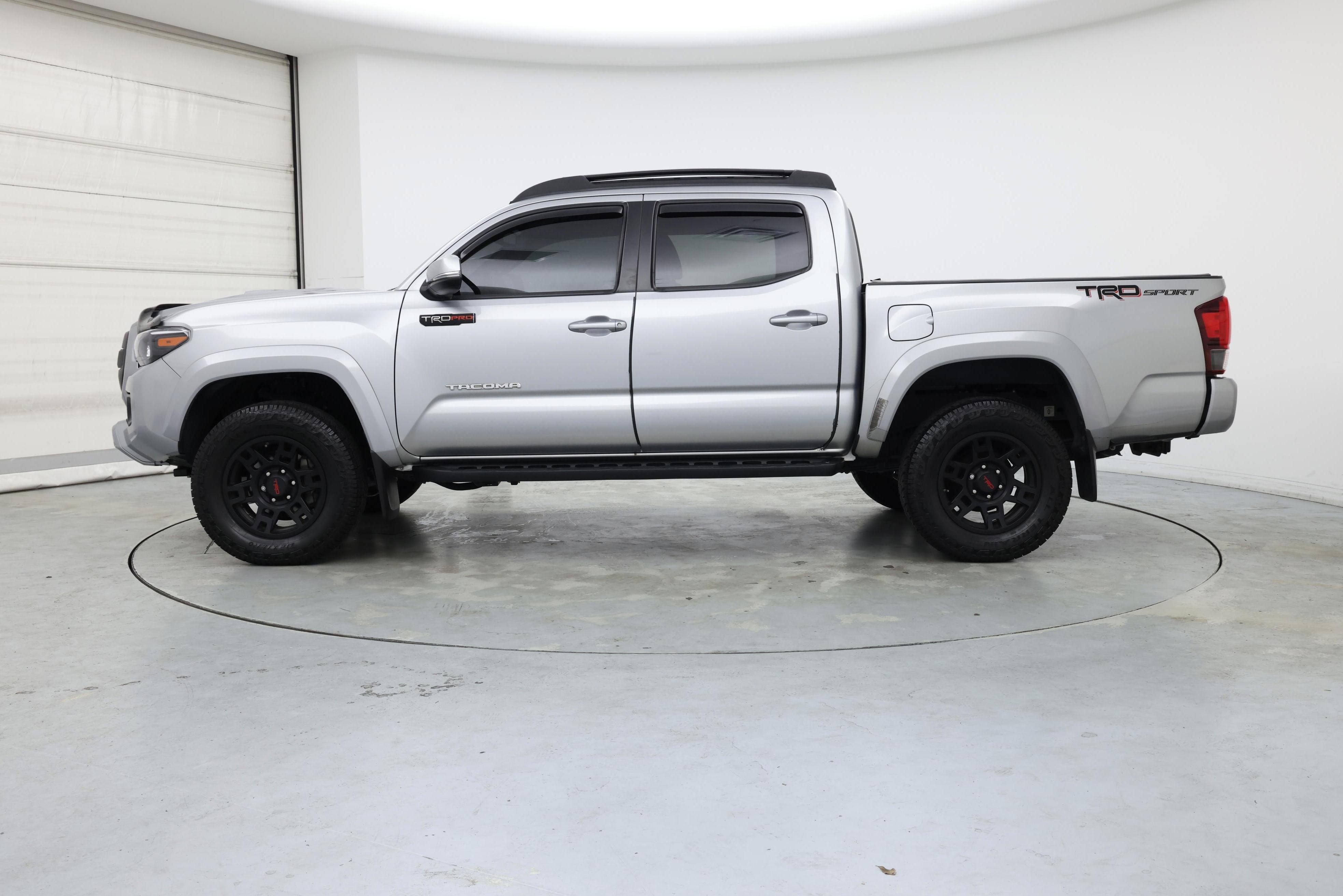Thumbnail: 2019 Toyota Tacoma - 3