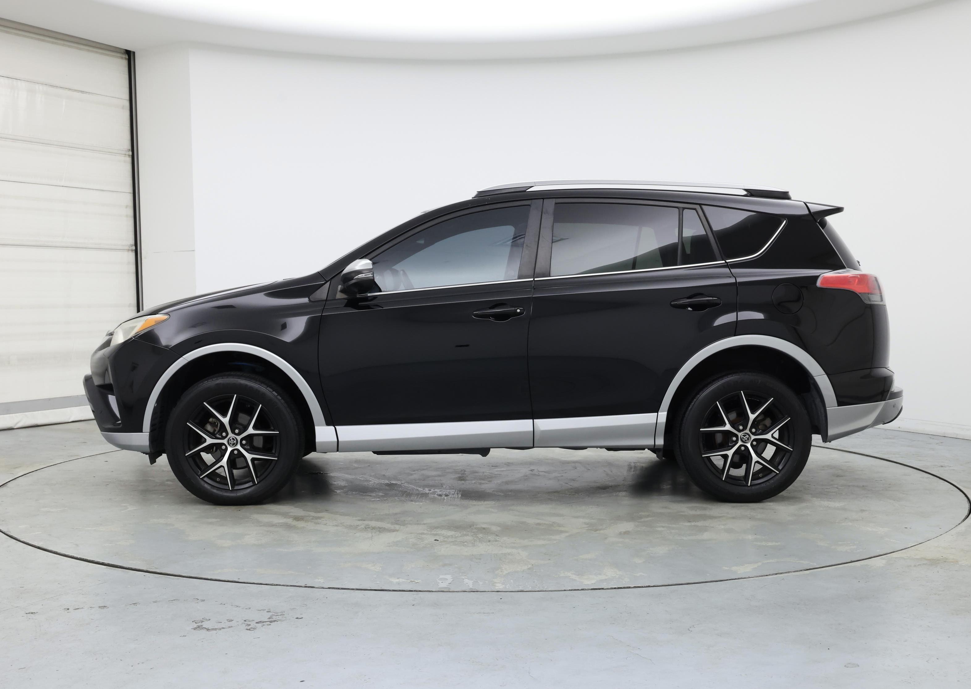 Thumbnail: 2017 Toyota RAV4 - 3