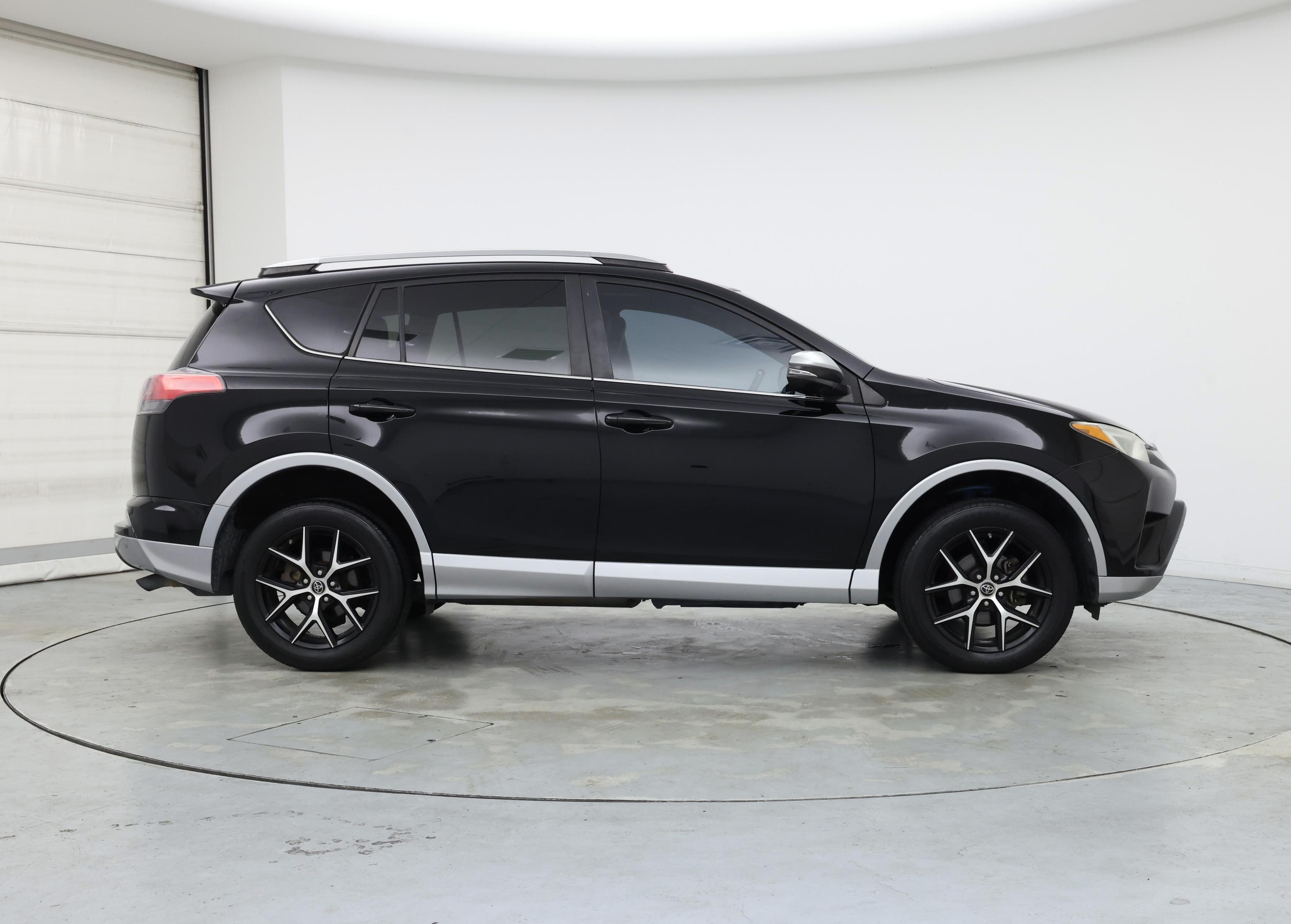 Thumbnail: 2017 Toyota RAV4 - 7