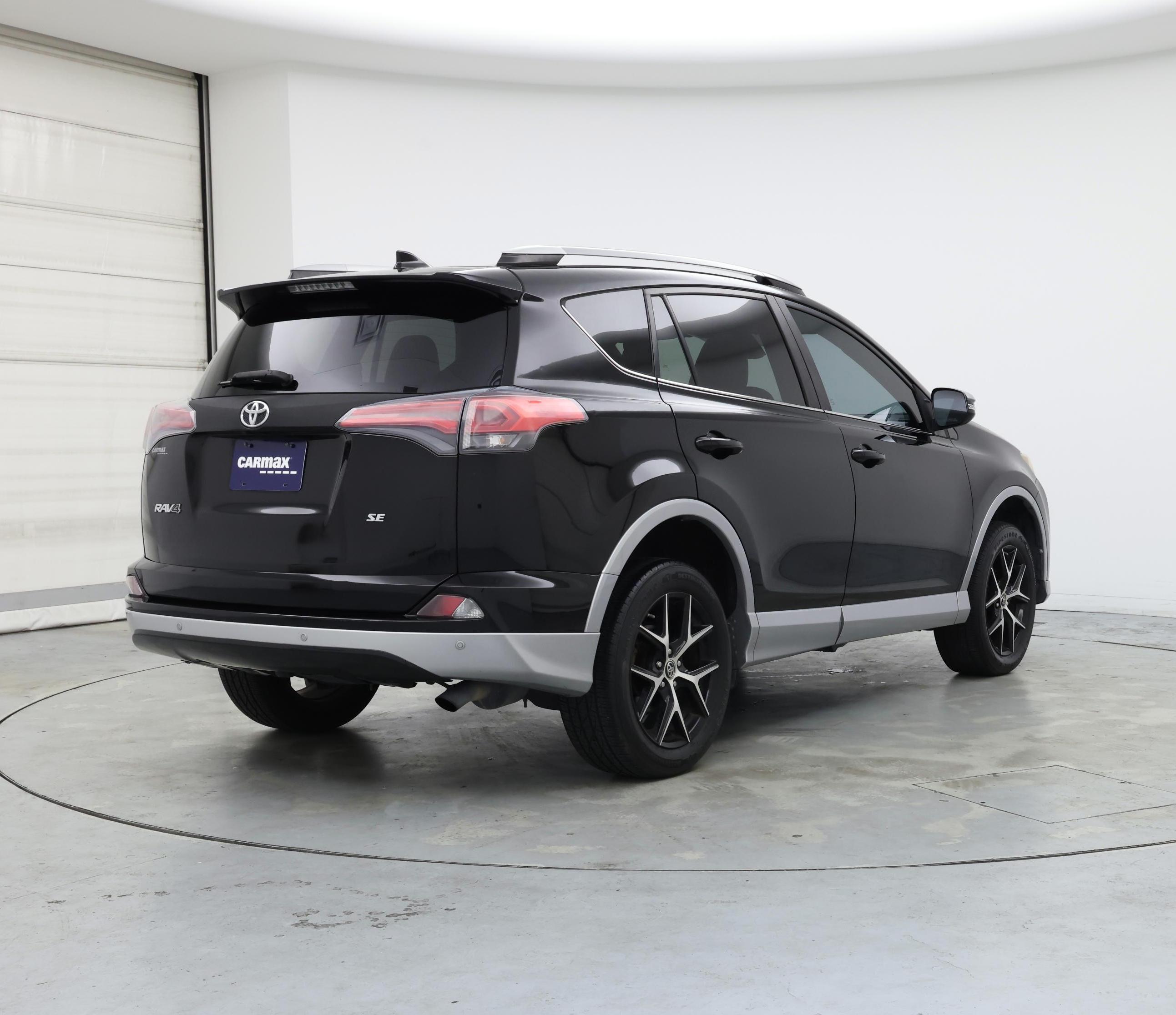 Thumbnail: 2017 Toyota RAV4 - 8