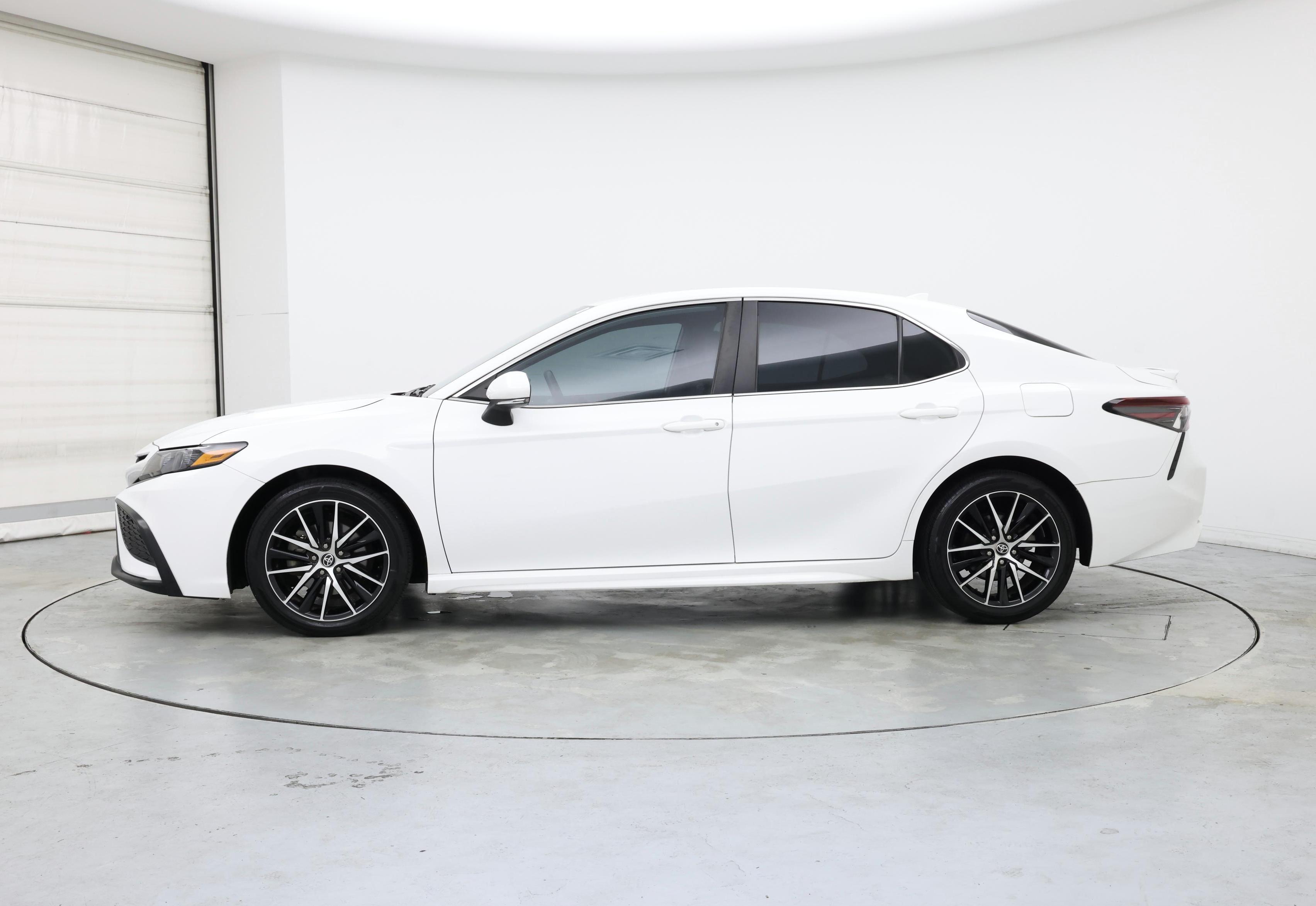 Thumbnail: 2022 Toyota Camry - 3