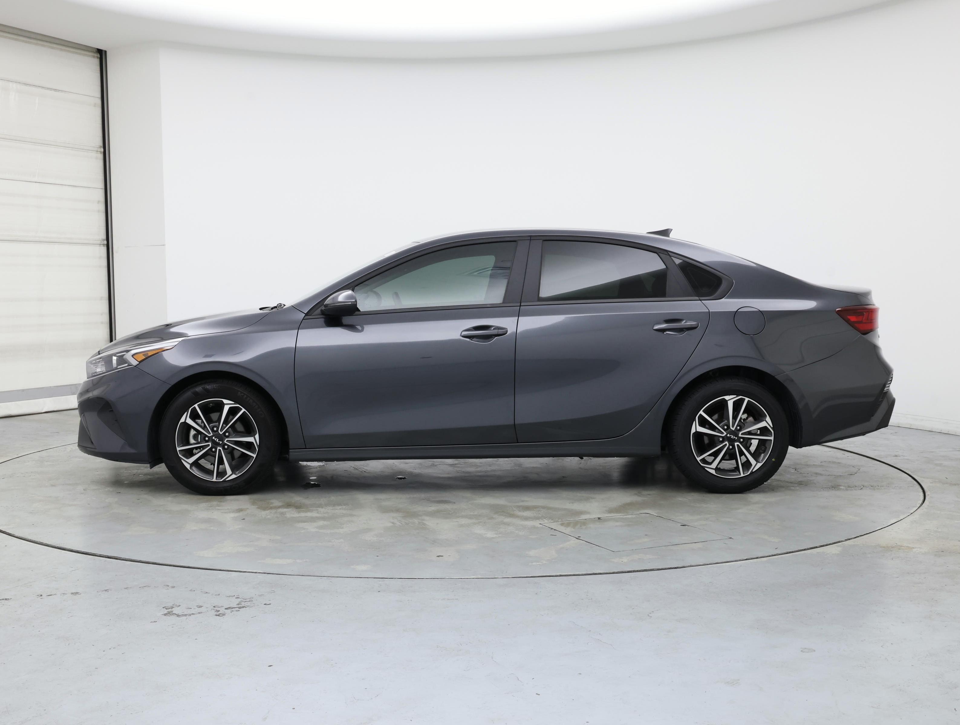 Thumbnail: 2024 Kia Forte - 3