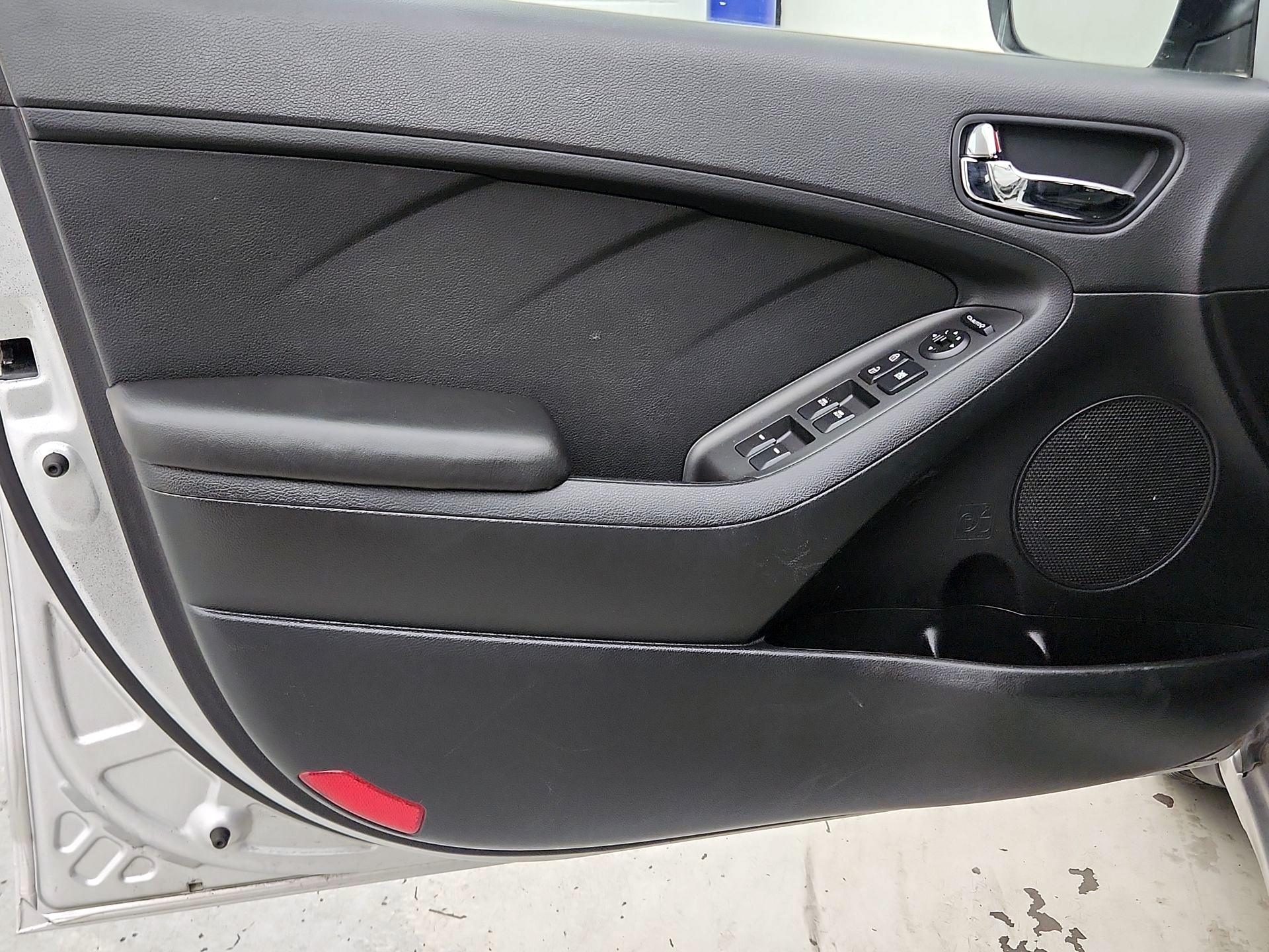 Thumbnail: 2014 Kia Forte - 12