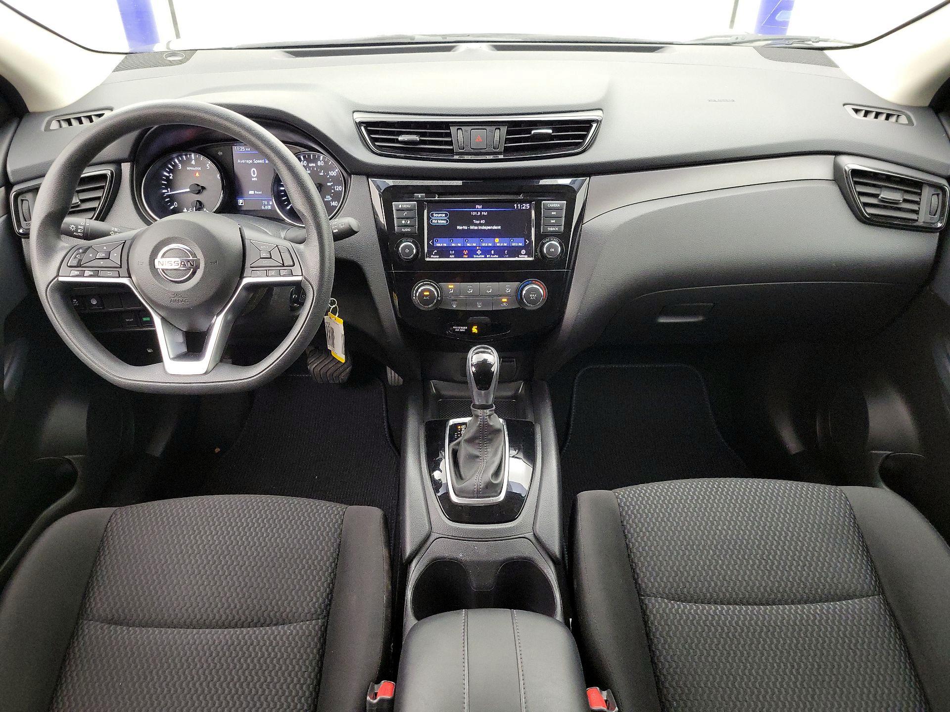Thumbnail: 2020 Nissan Rogue Sport - 9