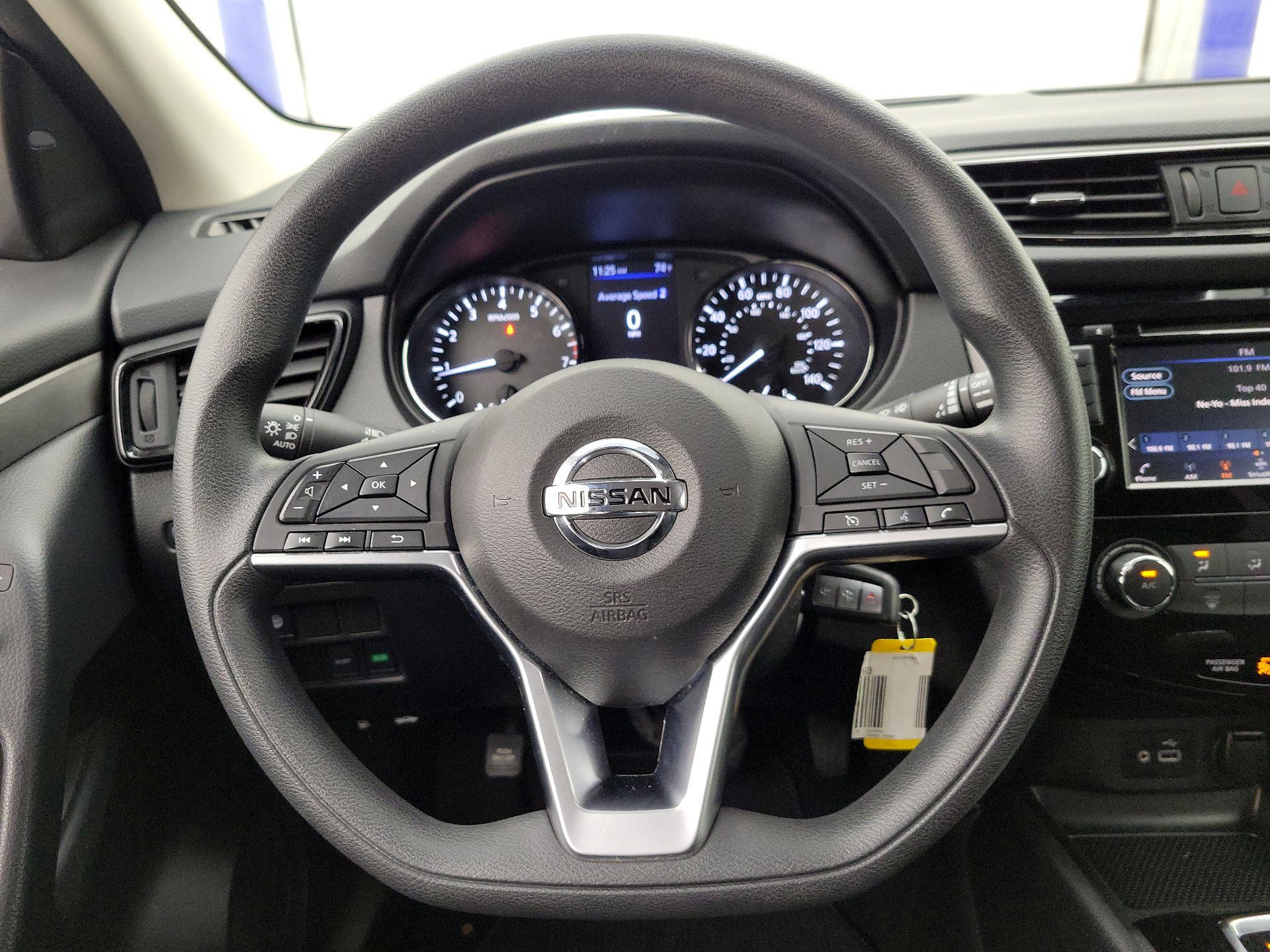 Thumbnail: 2020 Nissan Rogue Sport - 10