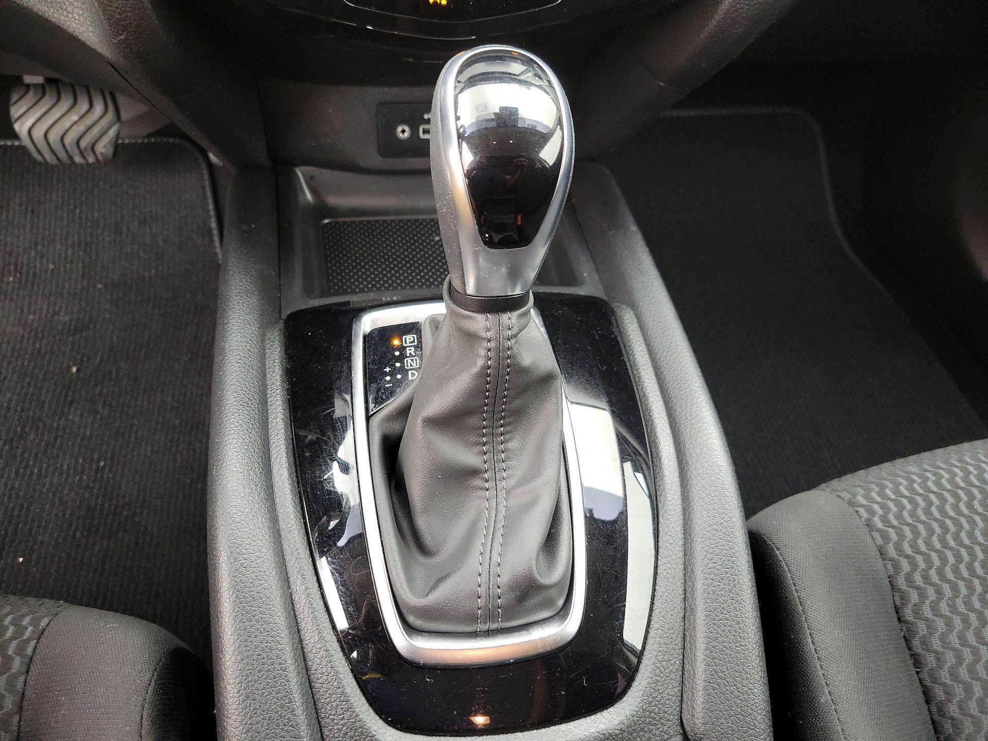 Thumbnail: 2020 Nissan Rogue Sport - 17