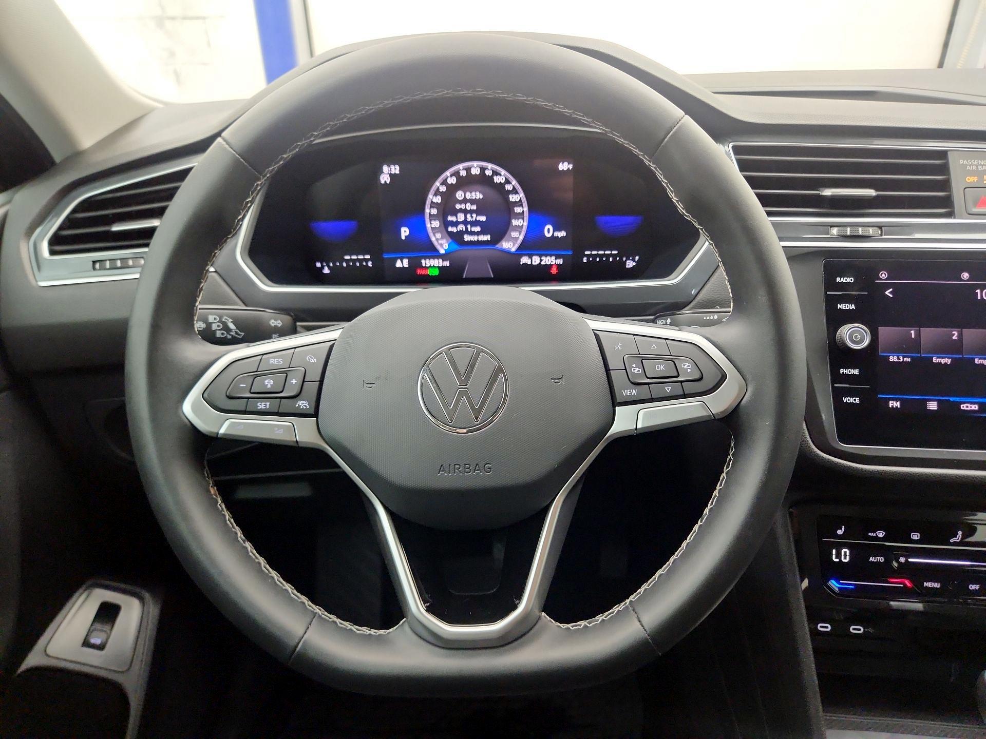 Thumbnail: 2023 Volkswagen Tiguan - 10