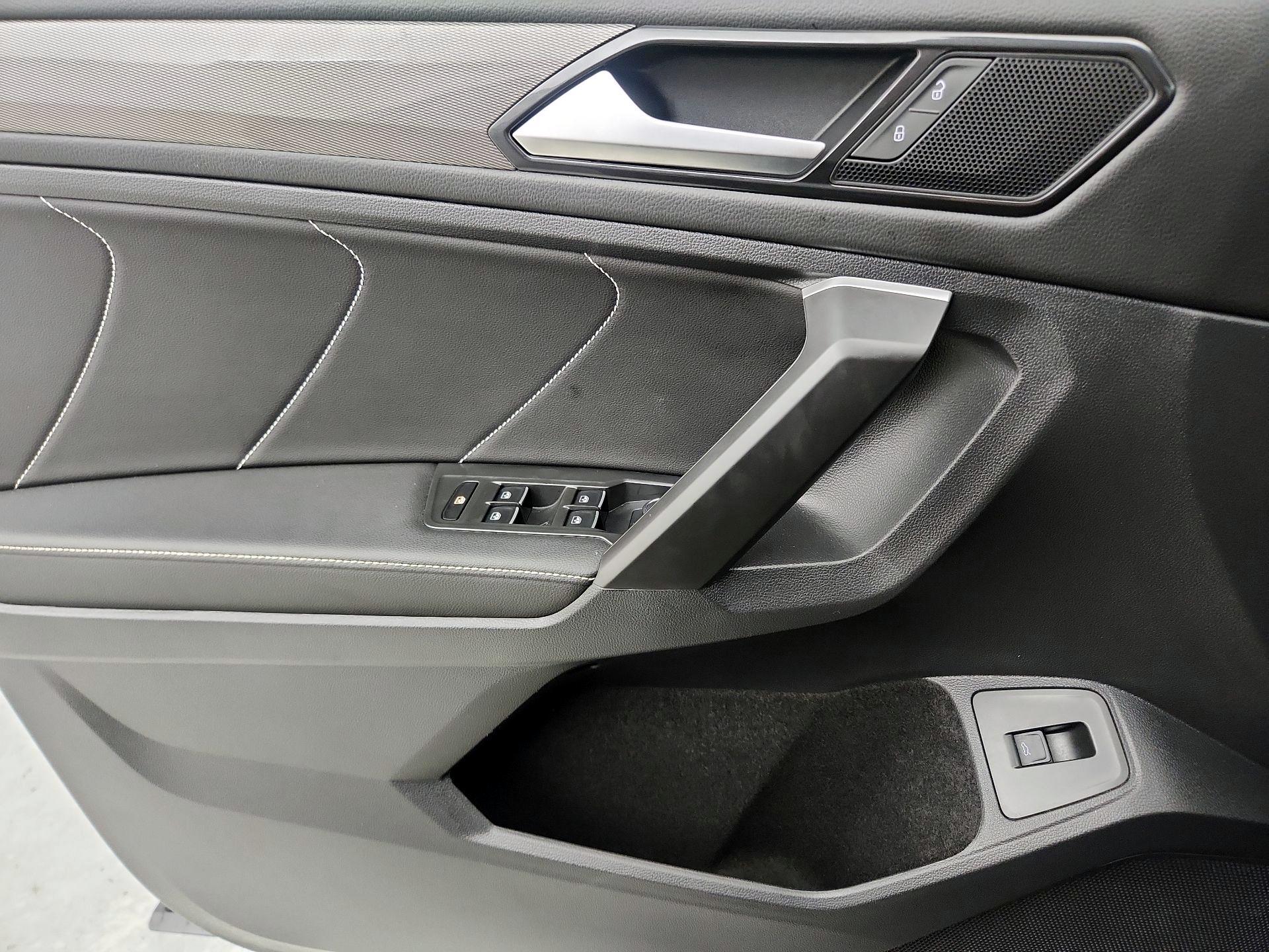 Thumbnail: 2023 Volkswagen Tiguan - 12