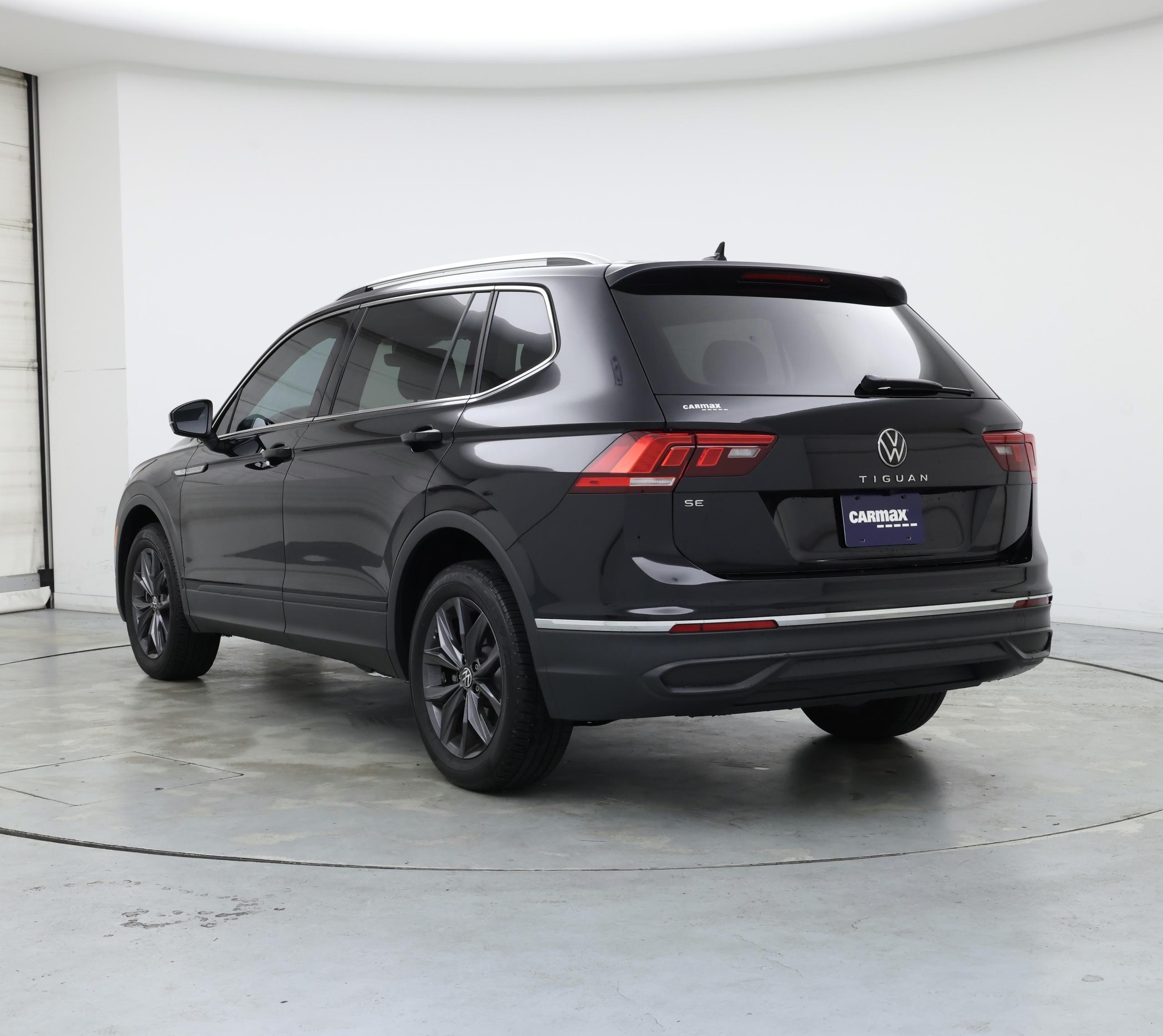 Thumbnail: 2023 Volkswagen Tiguan - 2