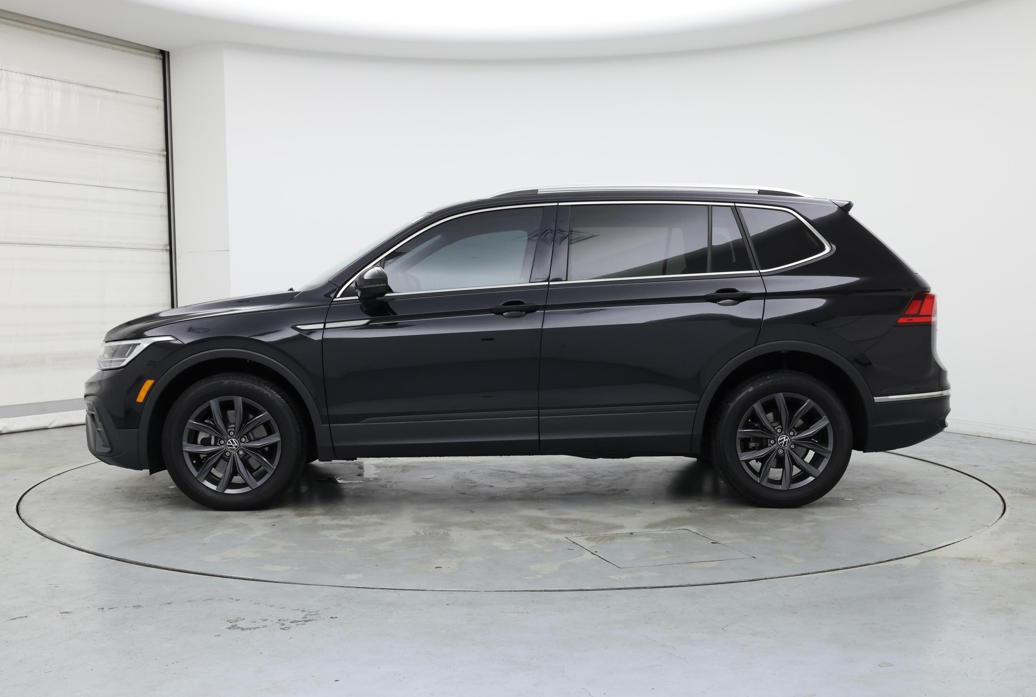 Thumbnail: 2023 Volkswagen Tiguan - 3