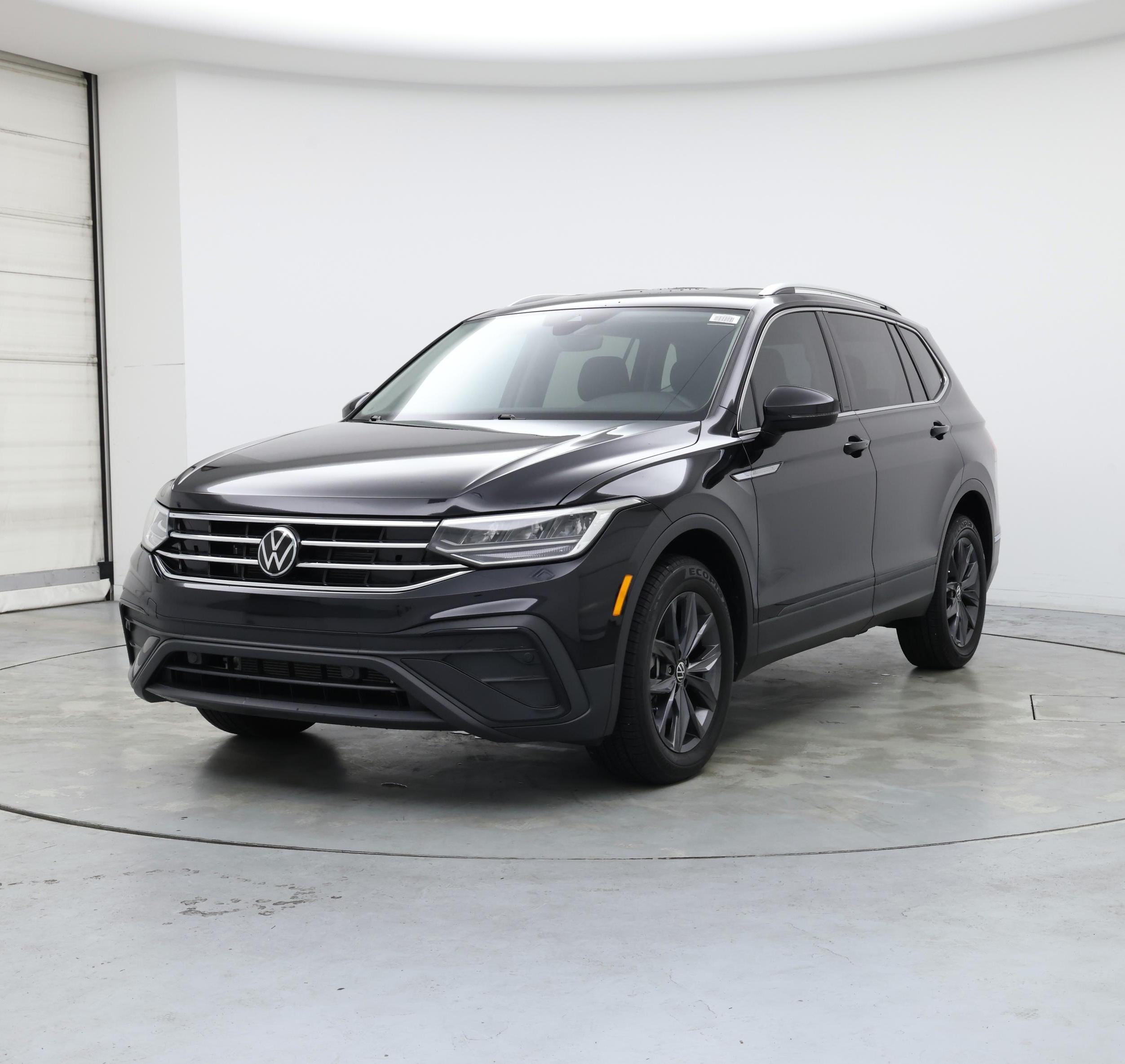 Thumbnail: 2023 Volkswagen Tiguan - 4
