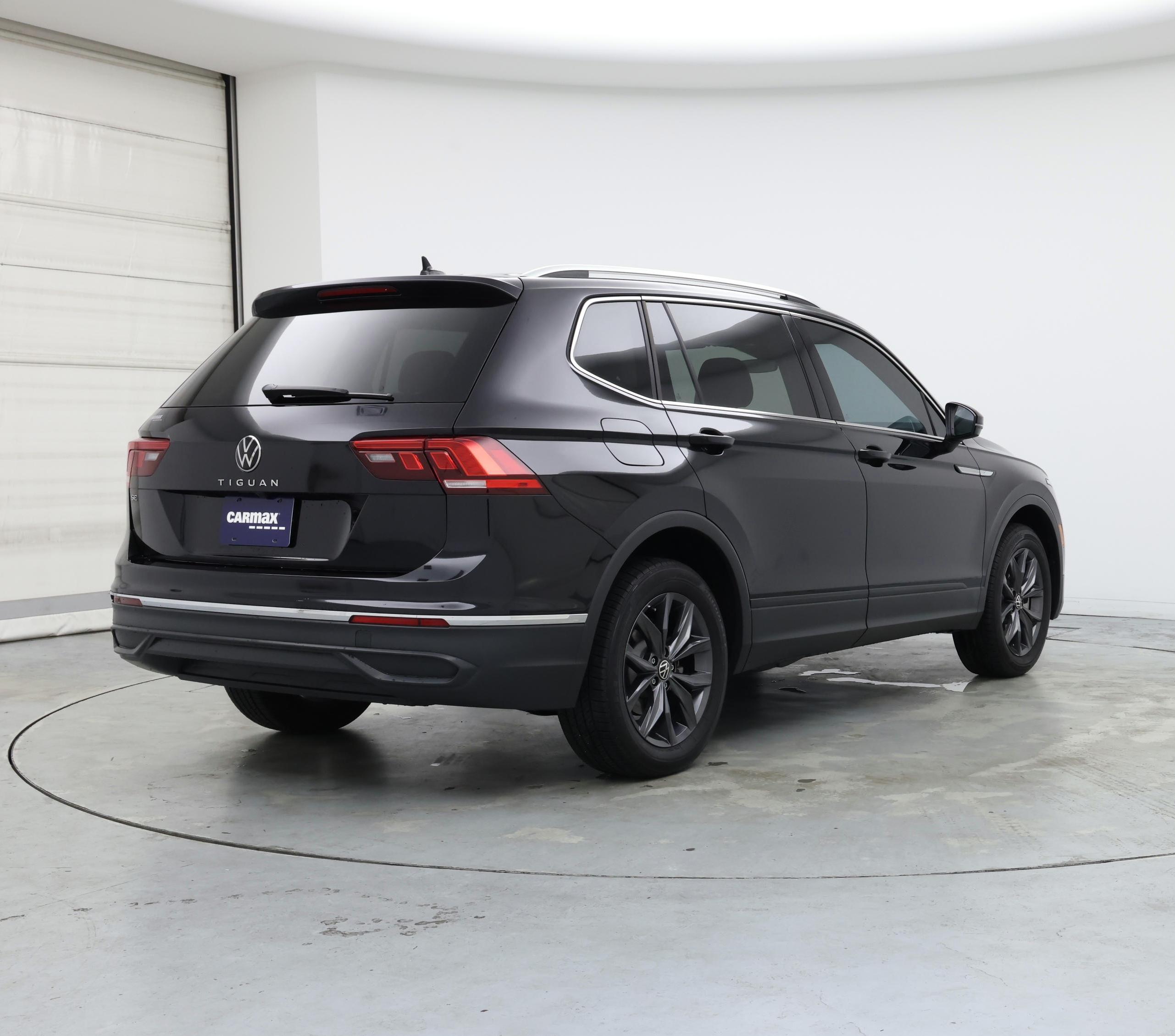 Thumbnail: 2023 Volkswagen Tiguan - 8