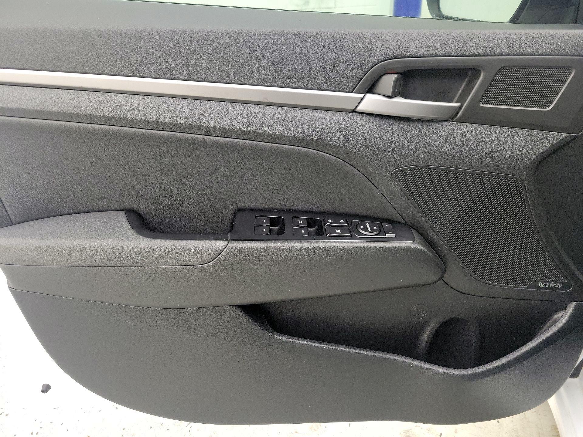 Thumbnail: 2017 Hyundai Elantra - 12