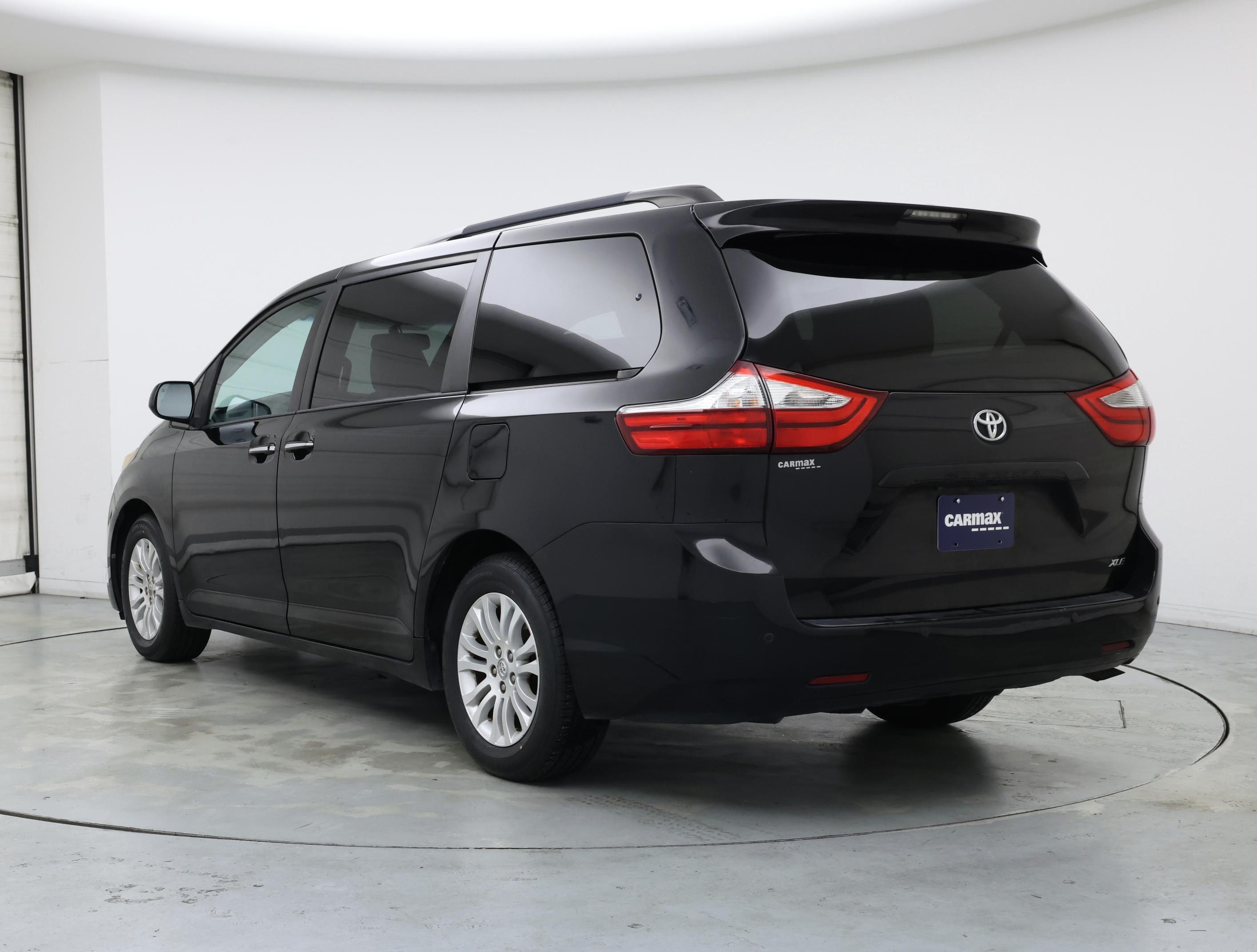 Thumbnail: 2017 Toyota Sienna - 2