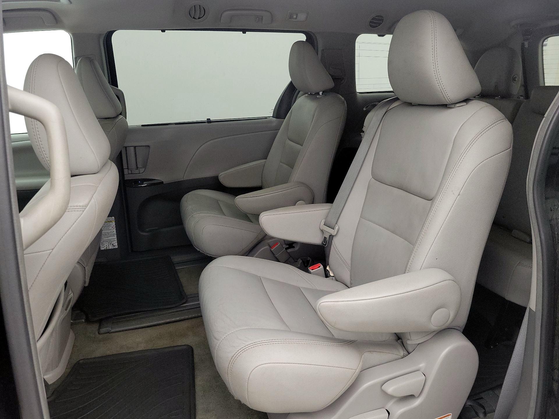 Thumbnail: 2017 Toyota Sienna - 20
